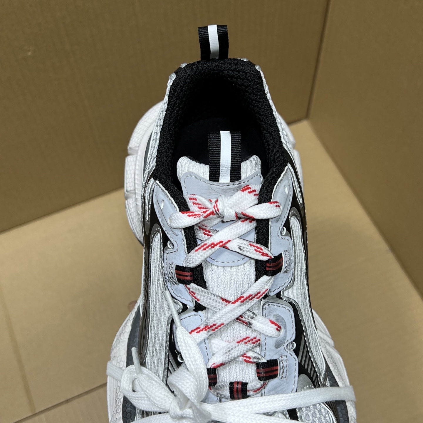 福利特价 
 Balenciaga 巴黎世家 3XL 颜色自取
货号：性价比
尺码：35 36 37 3