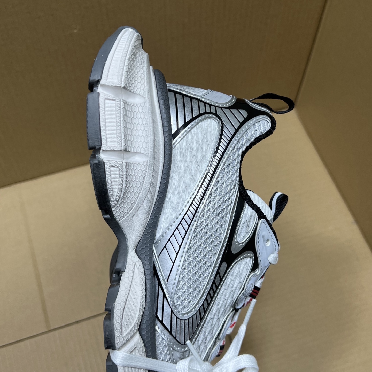 福利特价 
 Balenciaga 巴黎世家 3XL 颜色自取
货号：性价比
尺码：35 36 37 3