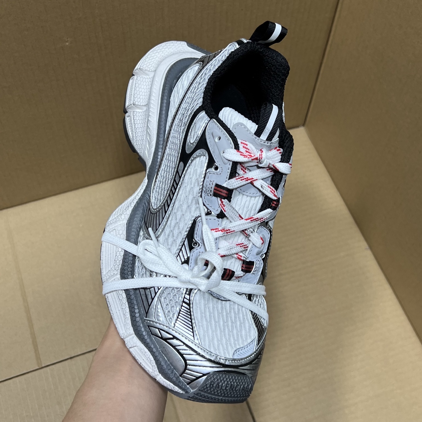 福利特价 
 Balenciaga 巴黎世家 3XL 颜色自取
货号：性价比
尺码：35 36 37 3