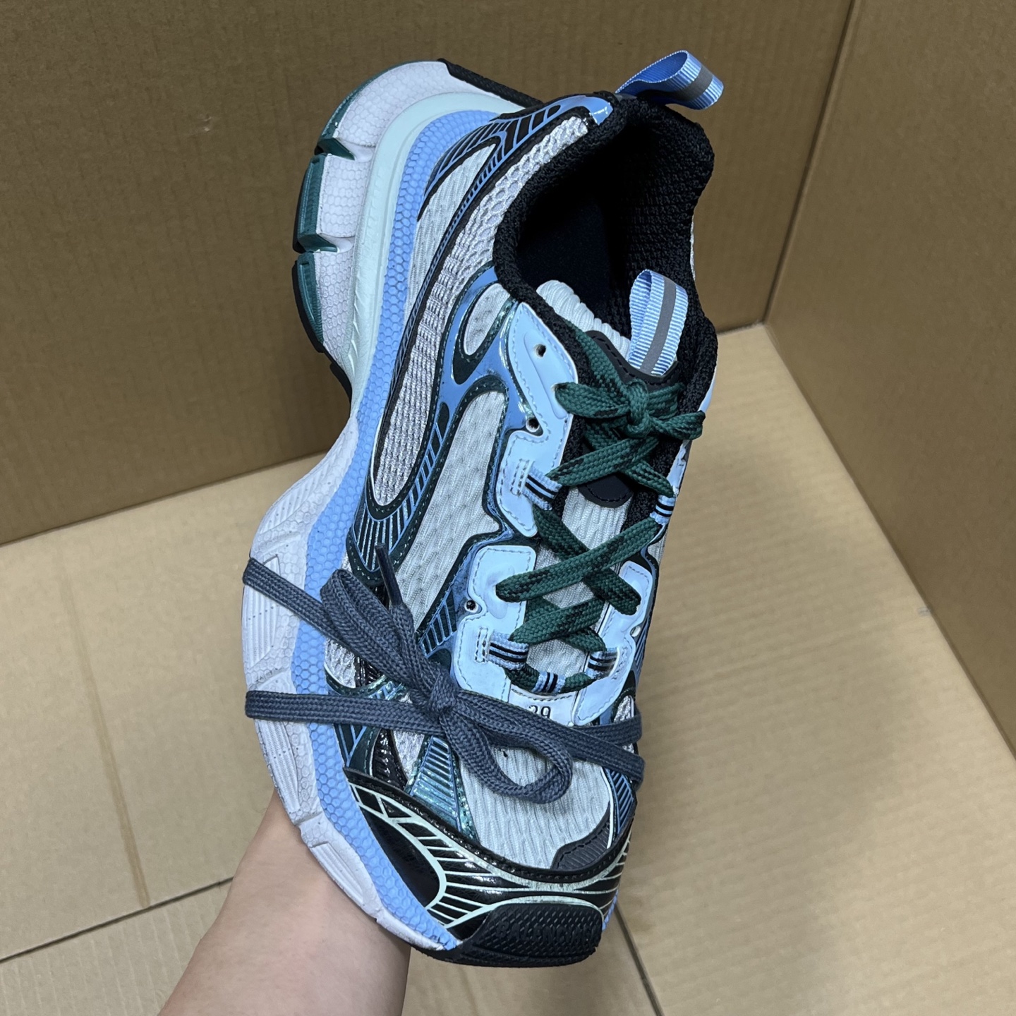 福利特价 
 Balenciaga 巴黎世家 3XL 颜色自取
货号：性价比
尺码：35 36 37 3
