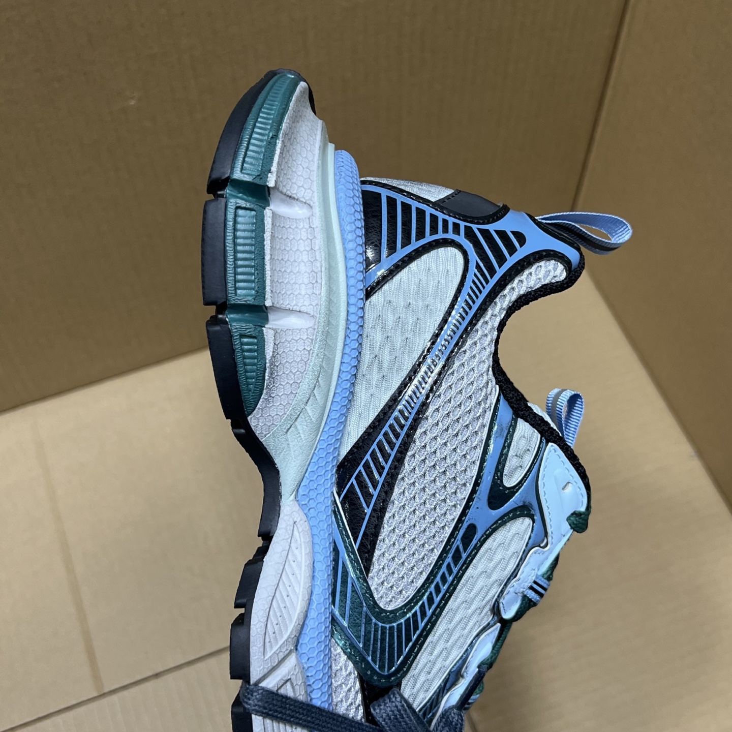 福利特价 
 Balenciaga 巴黎世家 3XL 颜色自取
货号：性价比
尺码：35 36 37 3