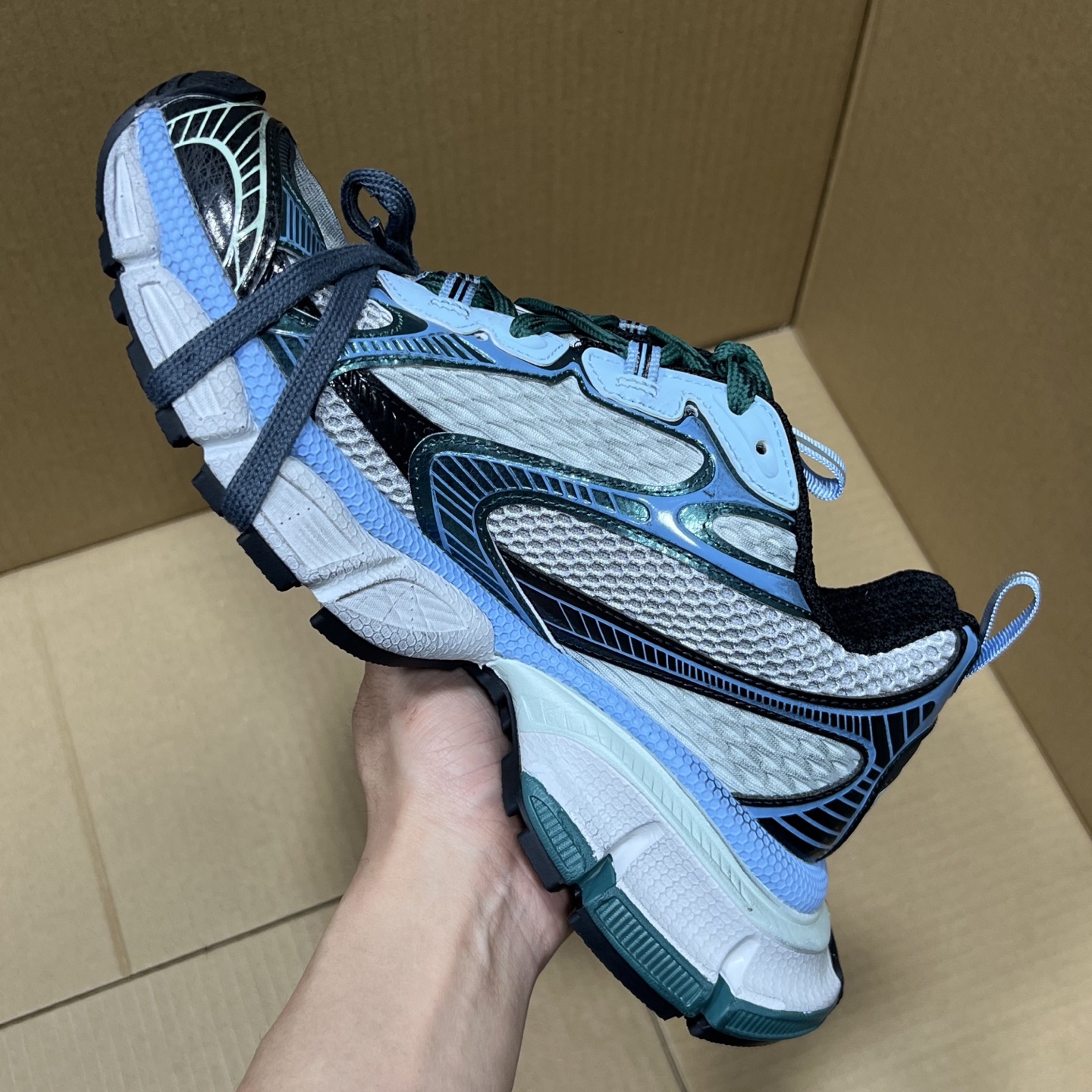 福利特价 
 Balenciaga 巴黎世家 3XL 颜色自取
货号：性价比
尺码：35 36 37 3