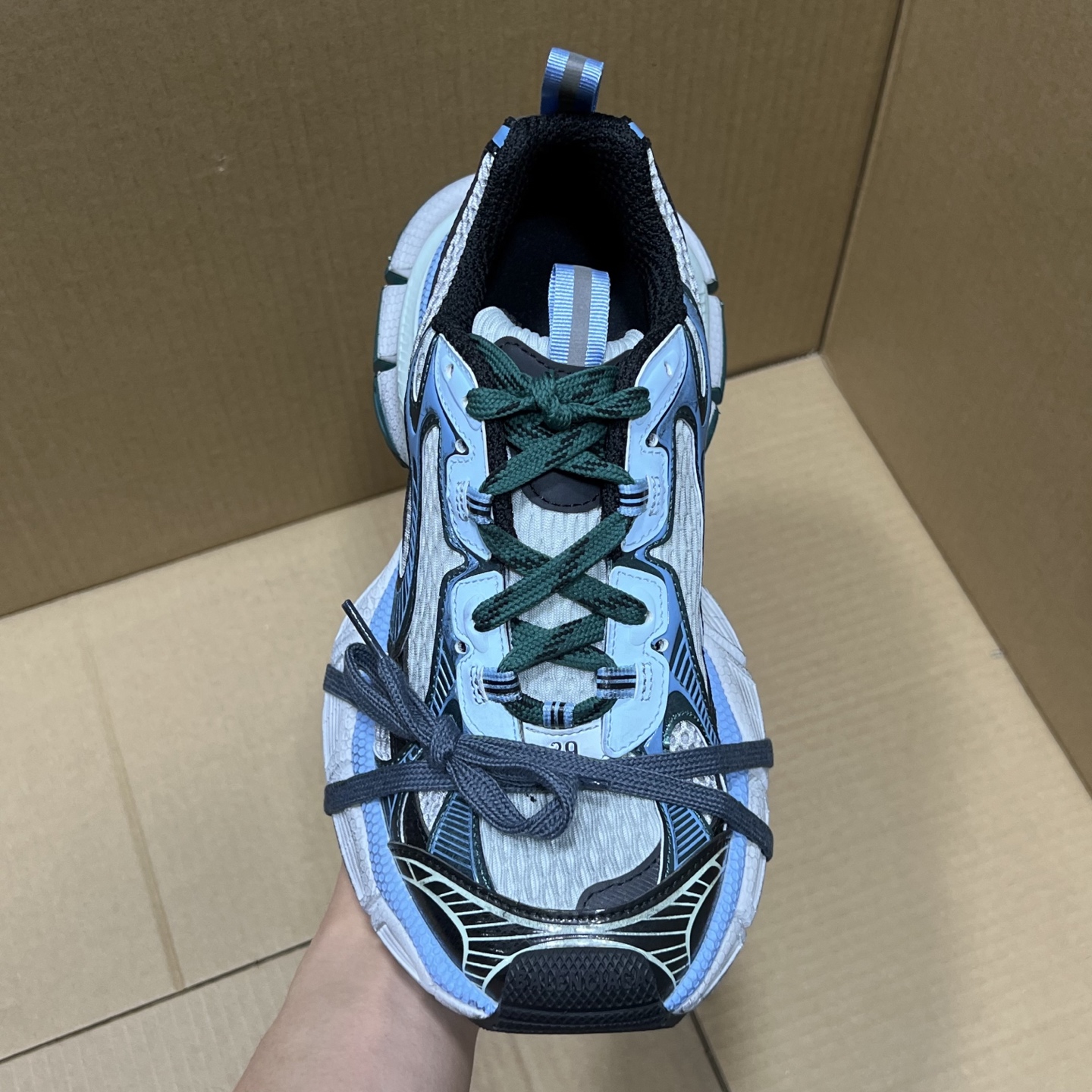 福利特价 
 Balenciaga 巴黎世家 3XL 颜色自取
货号：性价比
尺码：35 36 37 3