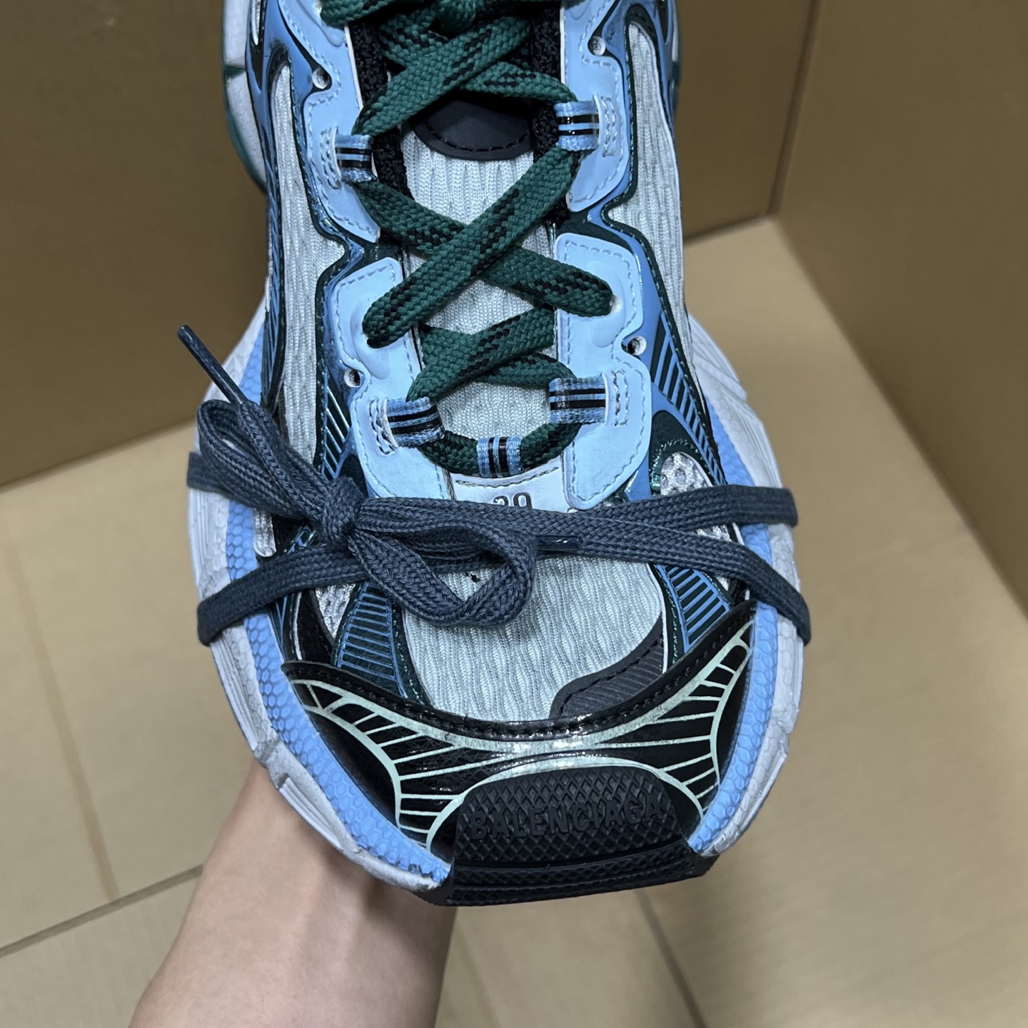 福利特价 
 Balenciaga 巴黎世家 3XL 颜色自取
货号：性价比
尺码：35 36 37 3