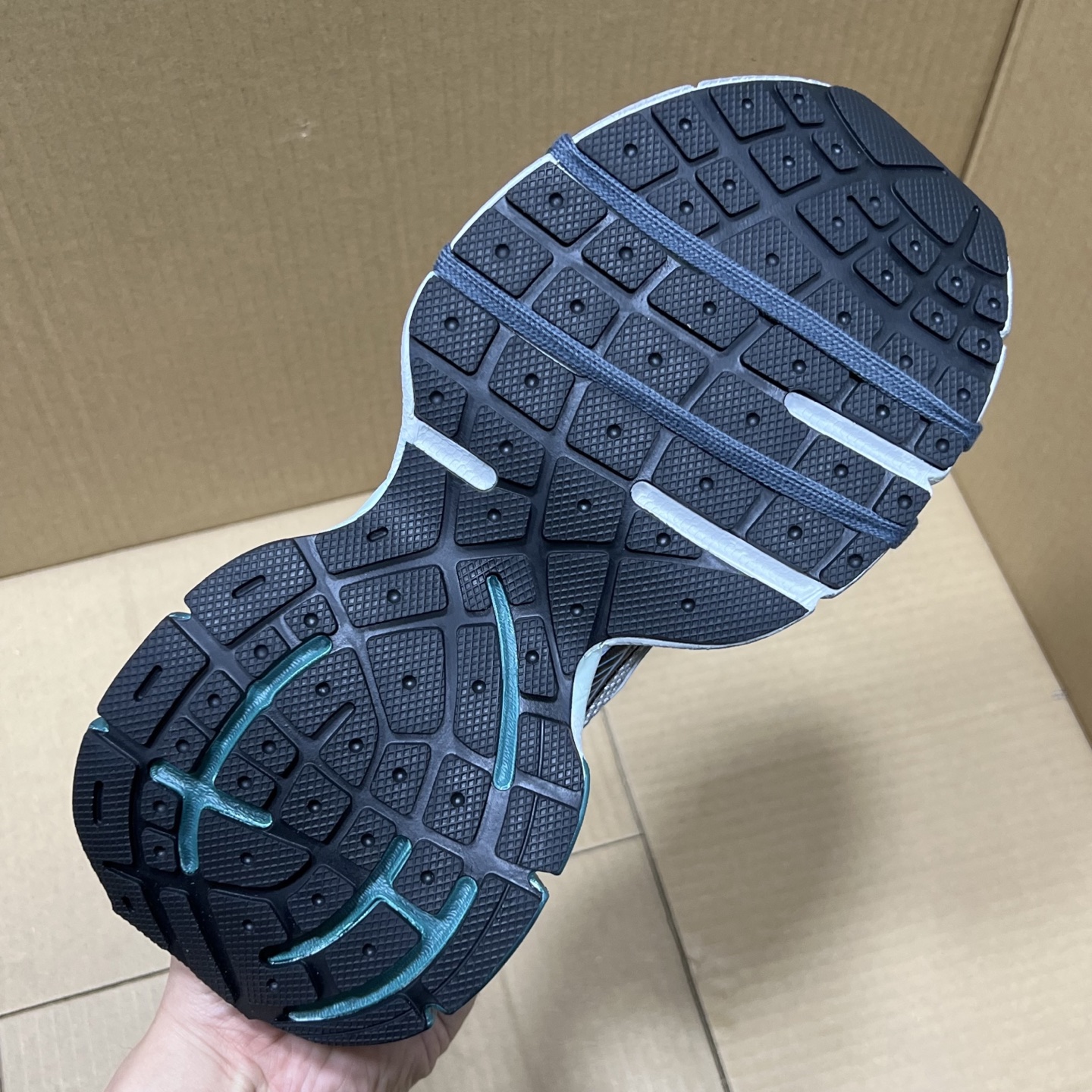 福利特价 
 Balenciaga 巴黎世家 3XL 颜色自取
货号：性价比
尺码：35 36 37 3