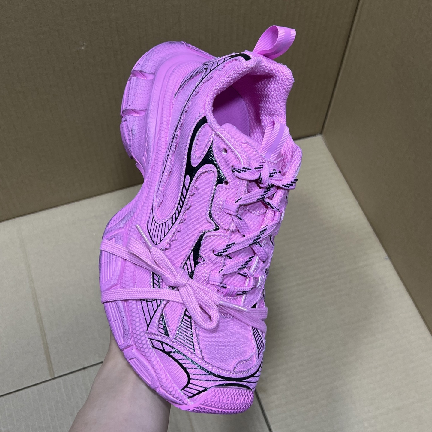 福利特价 
 Balenciaga 巴黎世家 3XL 颜色自取
货号：性价比
尺码：35 36 37 3