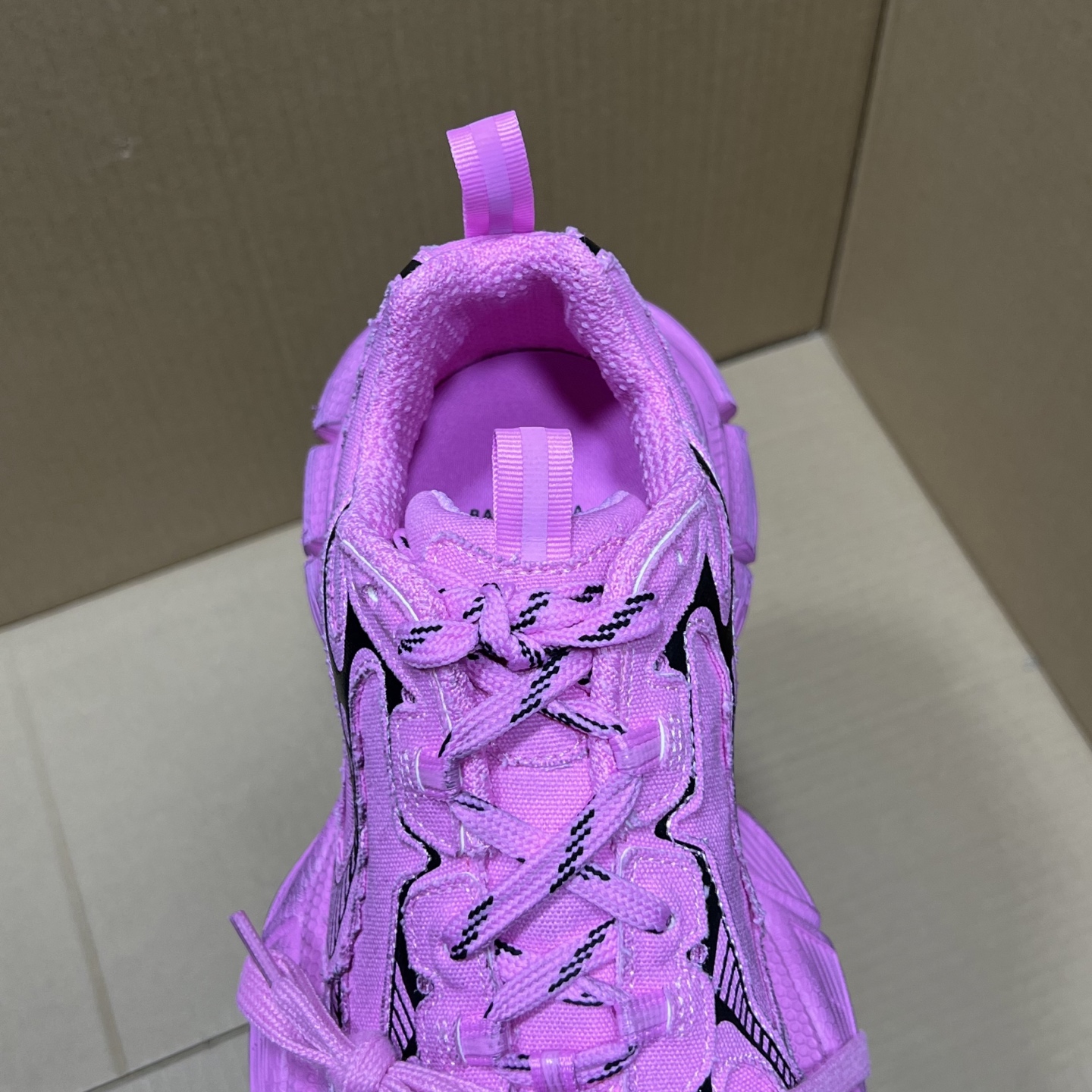 福利特价 
 Balenciaga 巴黎世家 3XL 颜色自取
货号：性价比
尺码：35 36 37 3