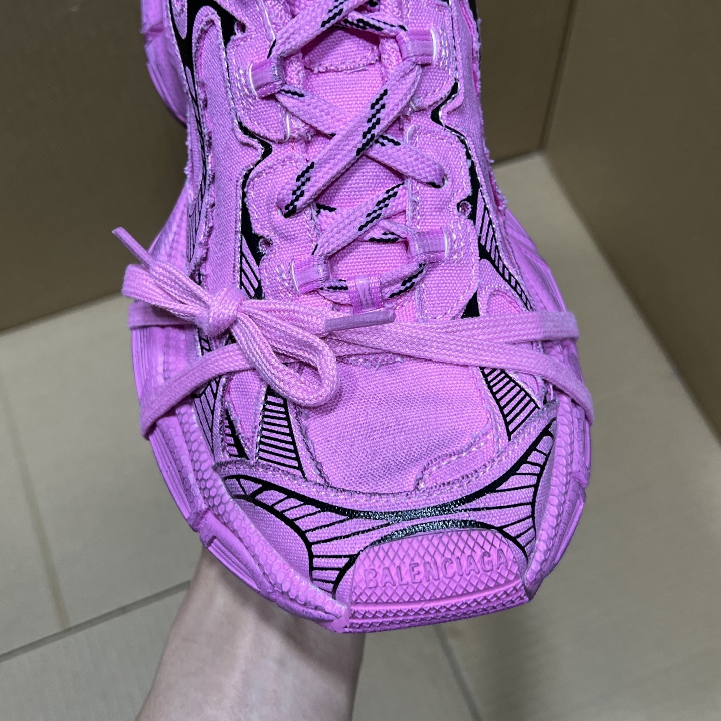 福利特价 
 Balenciaga 巴黎世家 3XL 颜色自取
货号：性价比
尺码：35 36 37 3