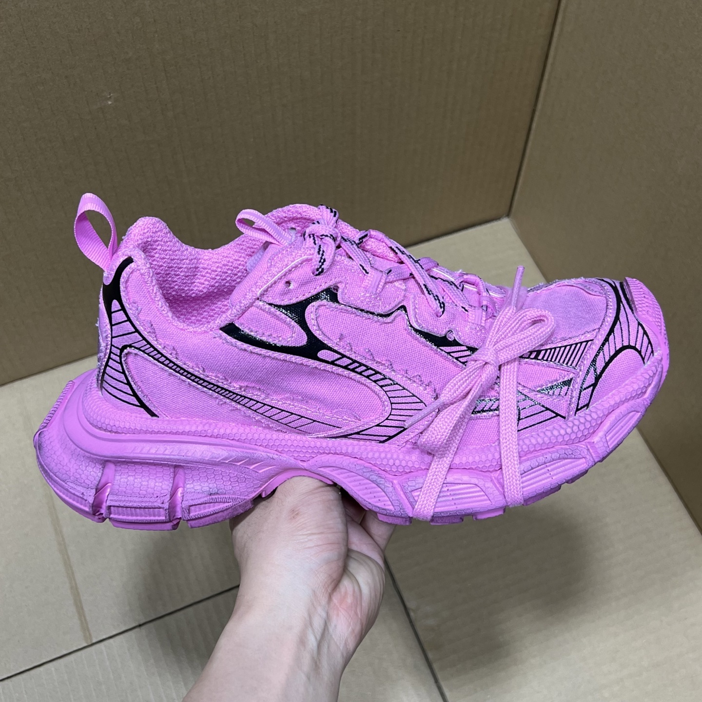 福利特价 
 Balenciaga 巴黎世家 3XL 颜色自取
货号：性价比
尺码：35 36 37 3