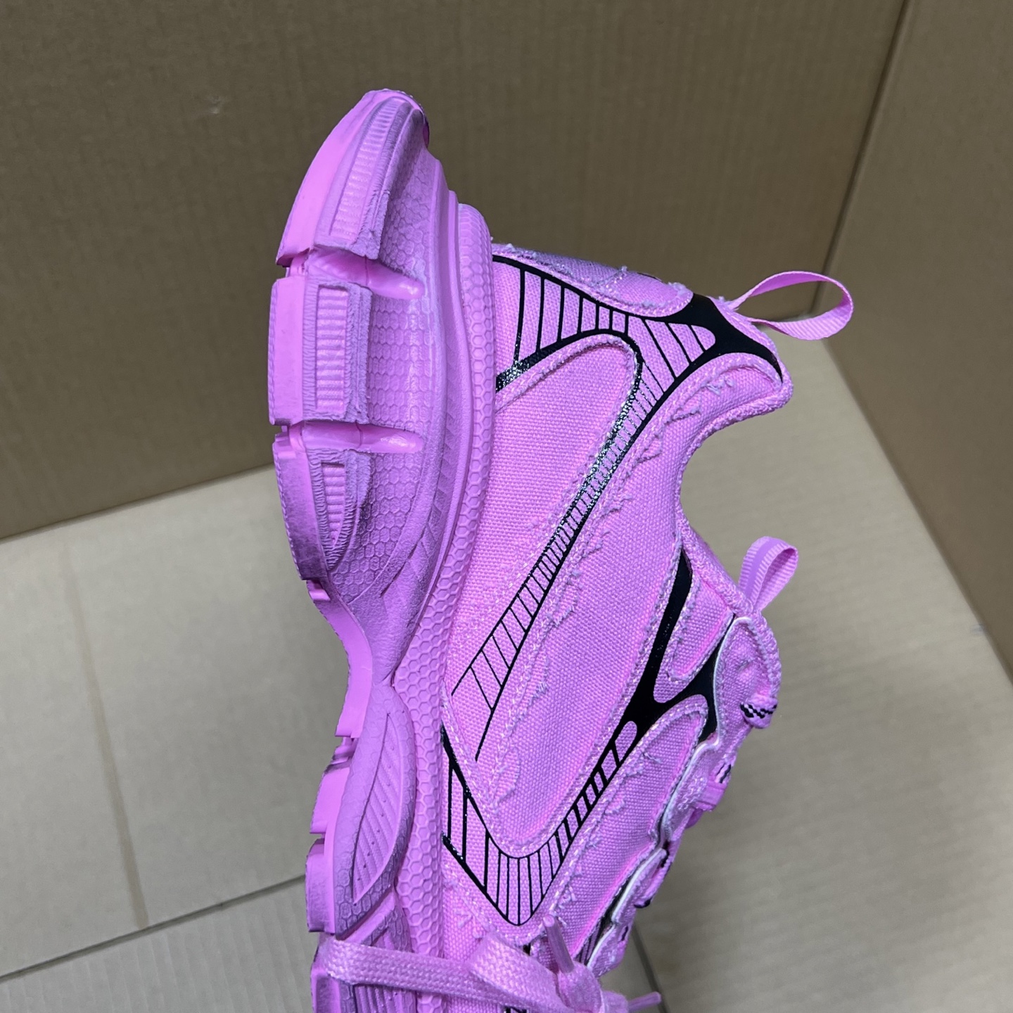 福利特价 
 Balenciaga 巴黎世家 3XL 颜色自取
货号：性价比
尺码：35 36 37 3