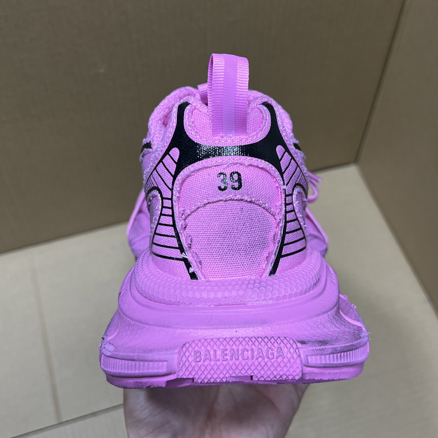 福利特价 
 Balenciaga 巴黎世家 3XL 颜色自取
货号：性价比
尺码：35 36 37 3