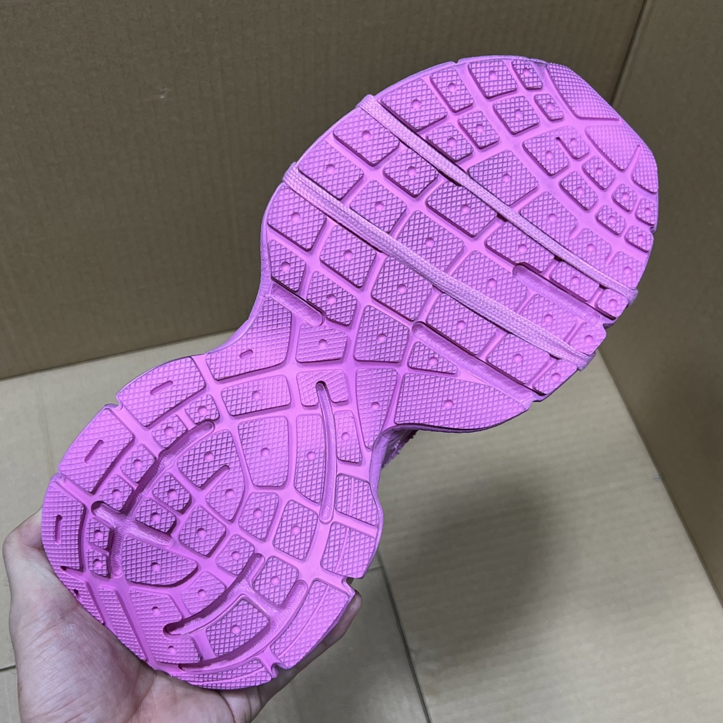 福利特价 
 Balenciaga 巴黎世家 3XL 颜色自取
货号：性价比
尺码：35 36 37 3