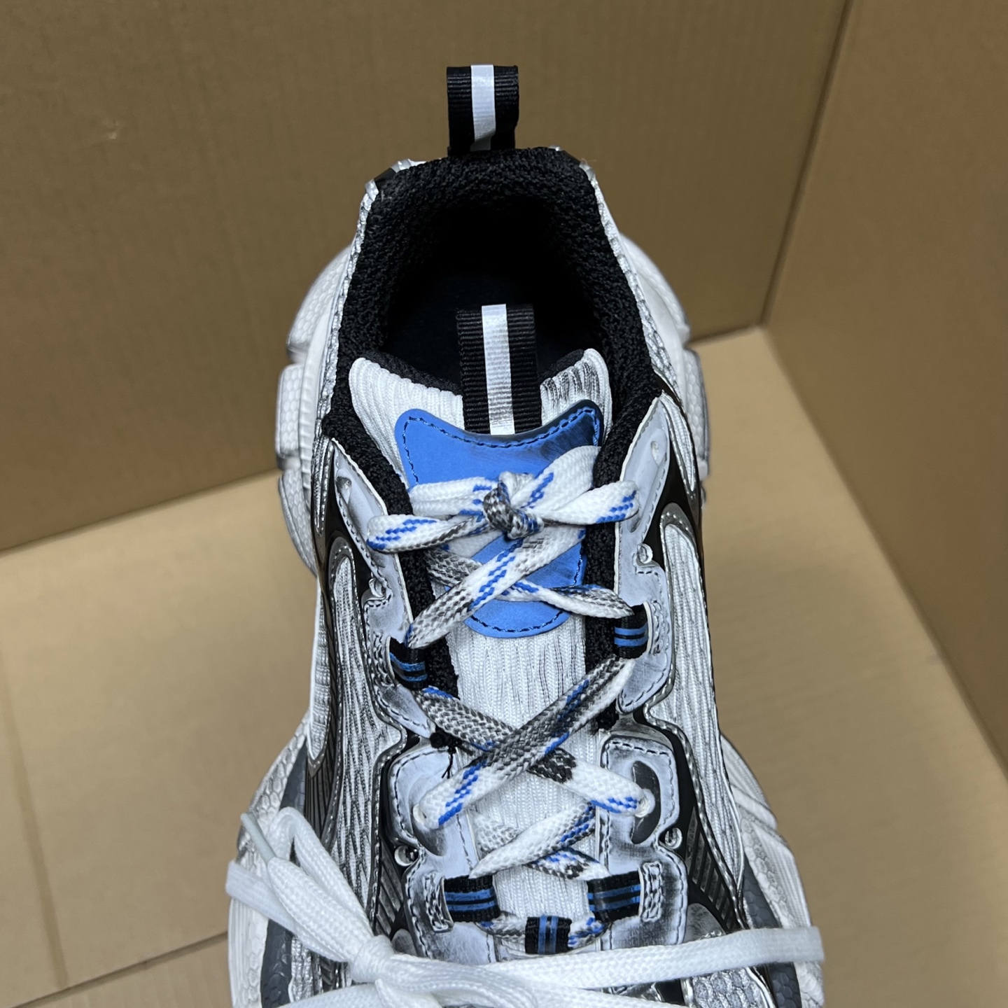 福利特价 
 Balenciaga 巴黎世家 3XL 颜色自取
货号：性价比
尺码：35 36 37 3