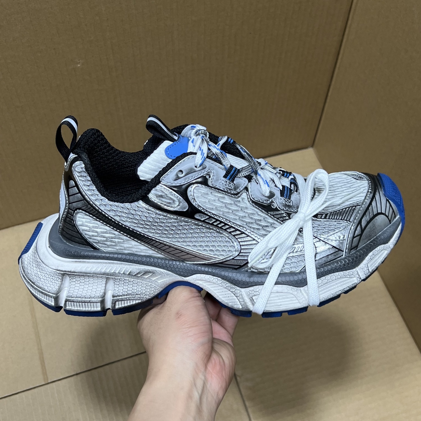 福利特价 
 Balenciaga 巴黎世家 3XL 颜色自取
货号：性价比
尺码：35 36 37 3