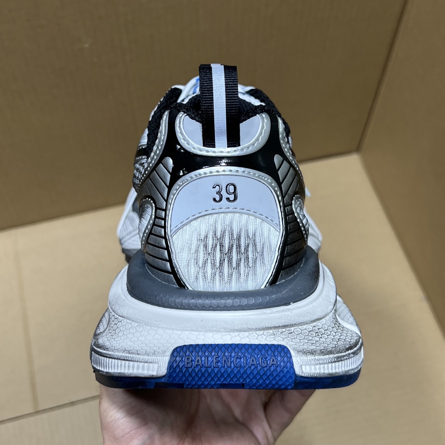 福利特价 
 Balenciaga 巴黎世家 3XL 颜色自取
货号：性价比
尺码：35 36 37 3