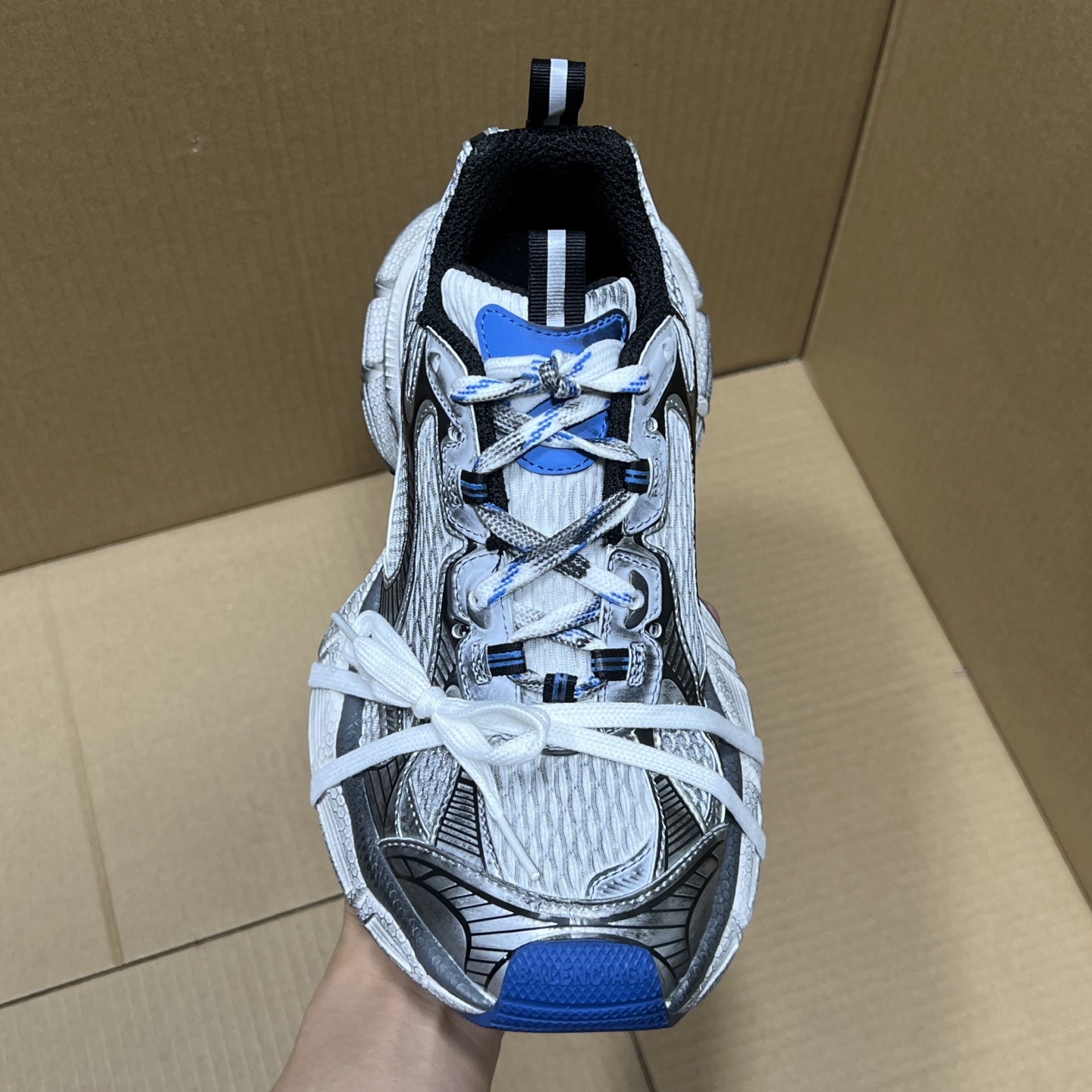 福利特价 
 Balenciaga 巴黎世家 3XL 颜色自取
货号：性价比
尺码：35 36 37 3