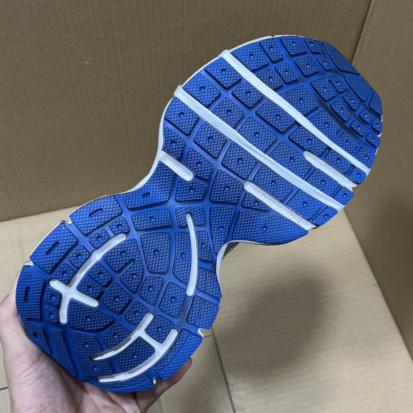 福利特价 
 Balenciaga 巴黎世家 3XL 颜色自取
货号：性价比
尺码：35 36 37 3