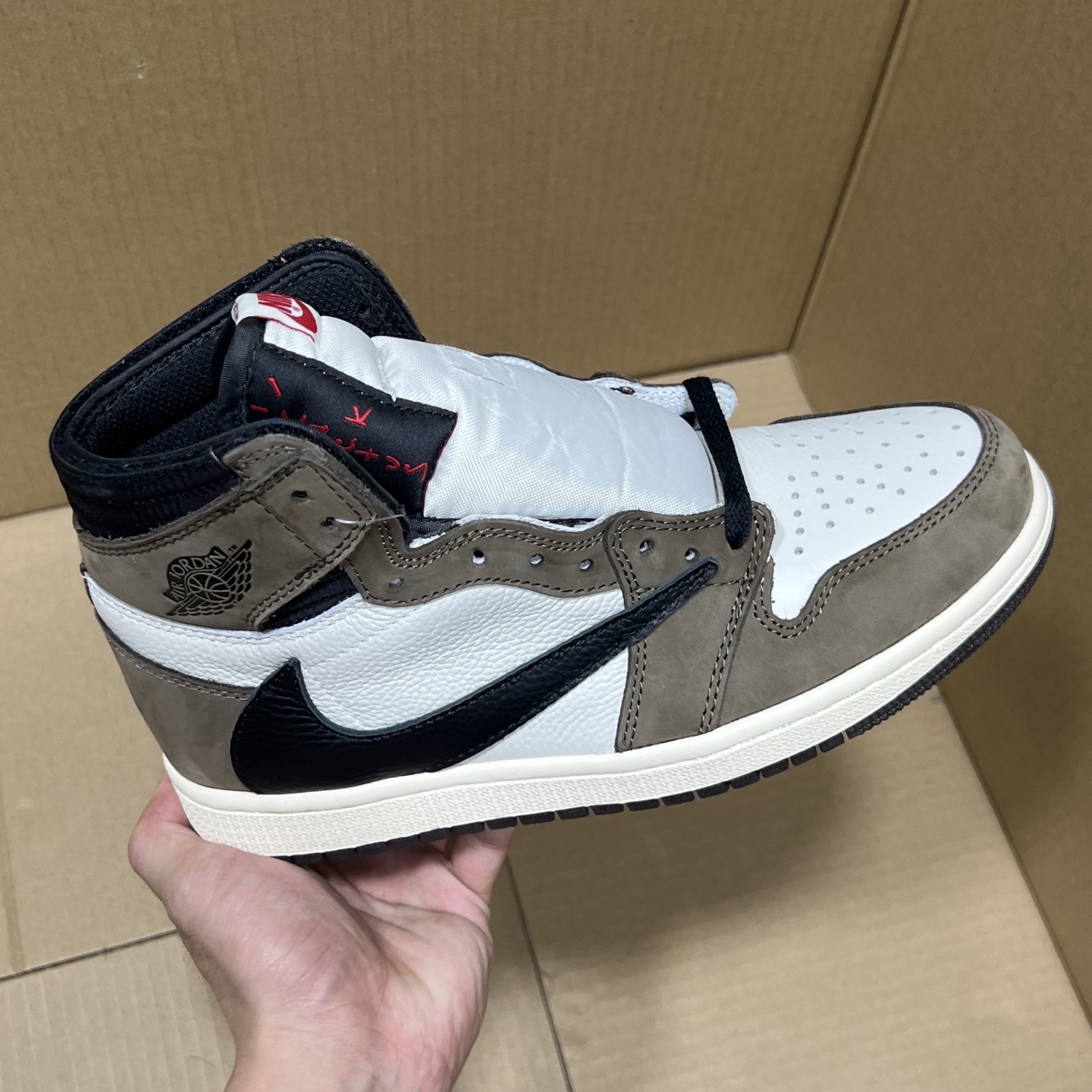 Air Jordan 1 High OG Hyper Royal: Premium Leather, Iconic Style 8 i1741370629753 5755 0 0