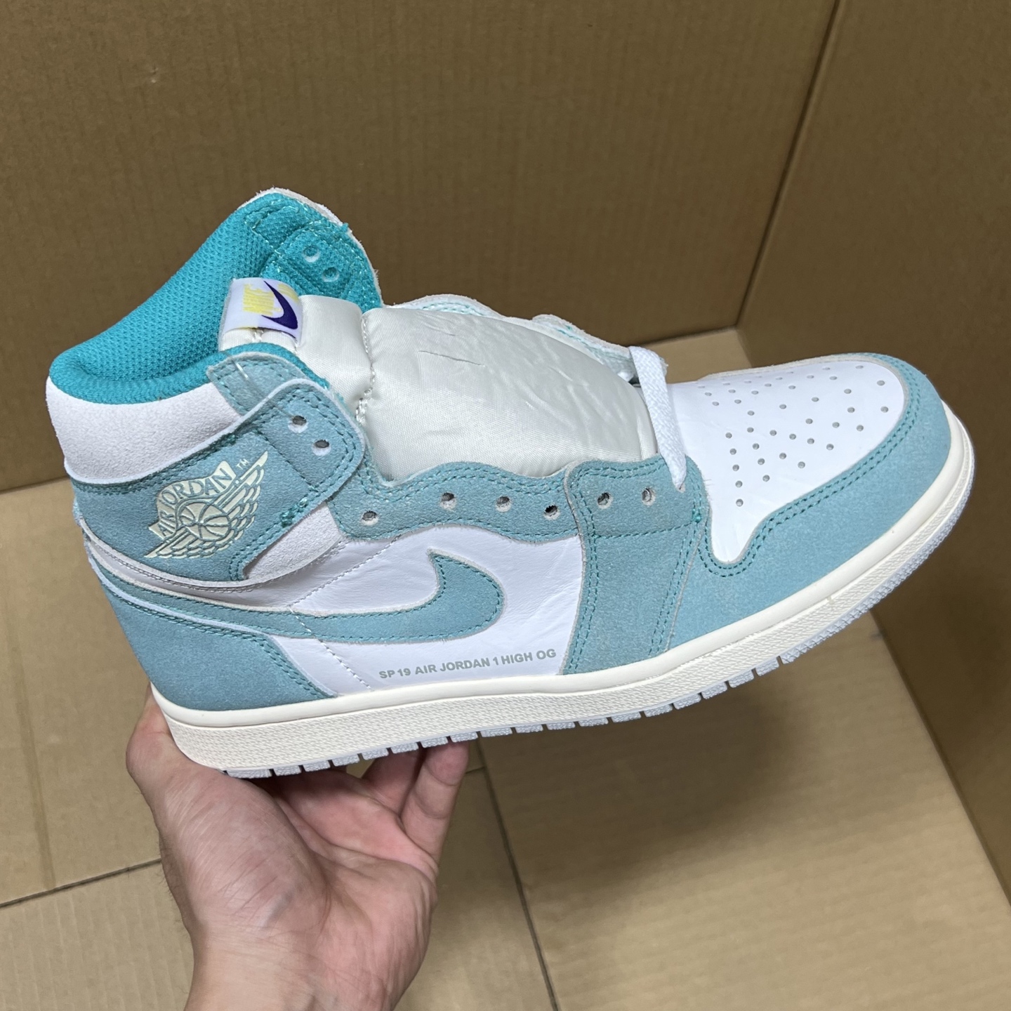 Air Jordan 1 High OG Hyper Royal: Premium Leather, Iconic Style 10 i1741370659909 4595 0 0