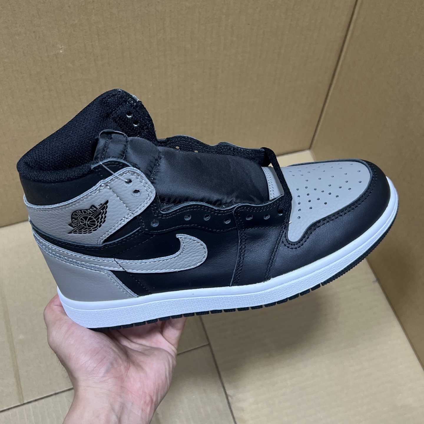 Air Jordan 1 Retro High OG 'Taxi' Yellow Black White Sneakers 3 i1741370690271 165 0 0