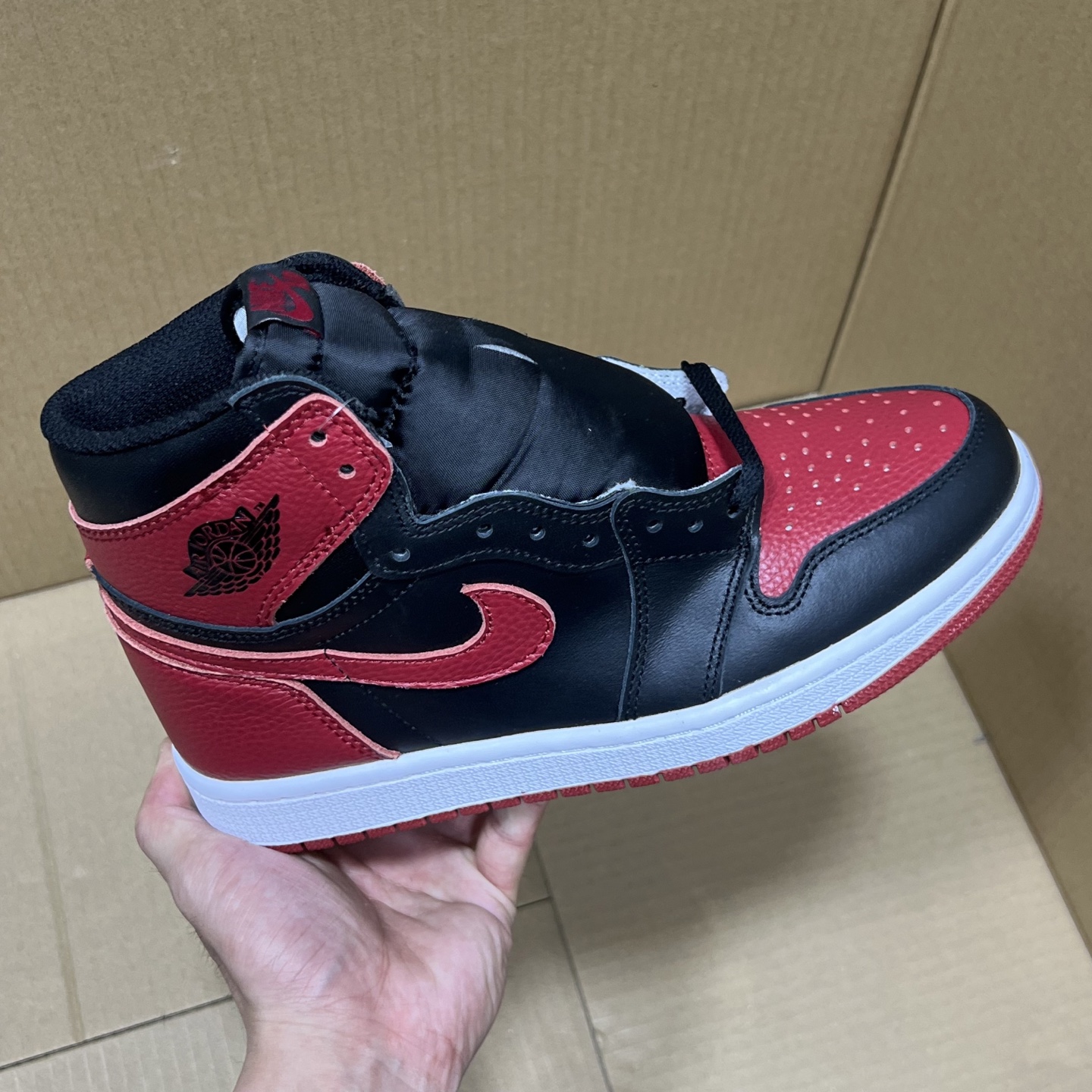 Air Jordan 1 Retro High OG 'Taxi' Yellow Black White Sneakers 6 i1741376891637 1748 0 0
