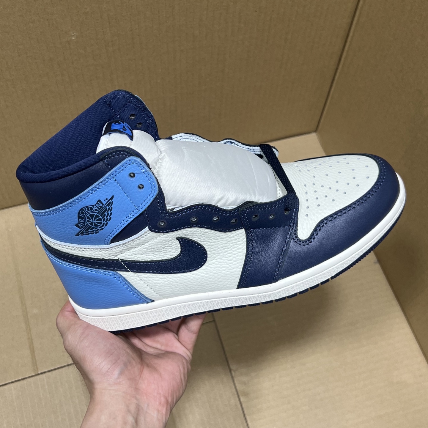 Air Jordan 1 Retro High OG 'Taxi' Yellow Black White Sneakers 7 i1741376905474 9613 0 0