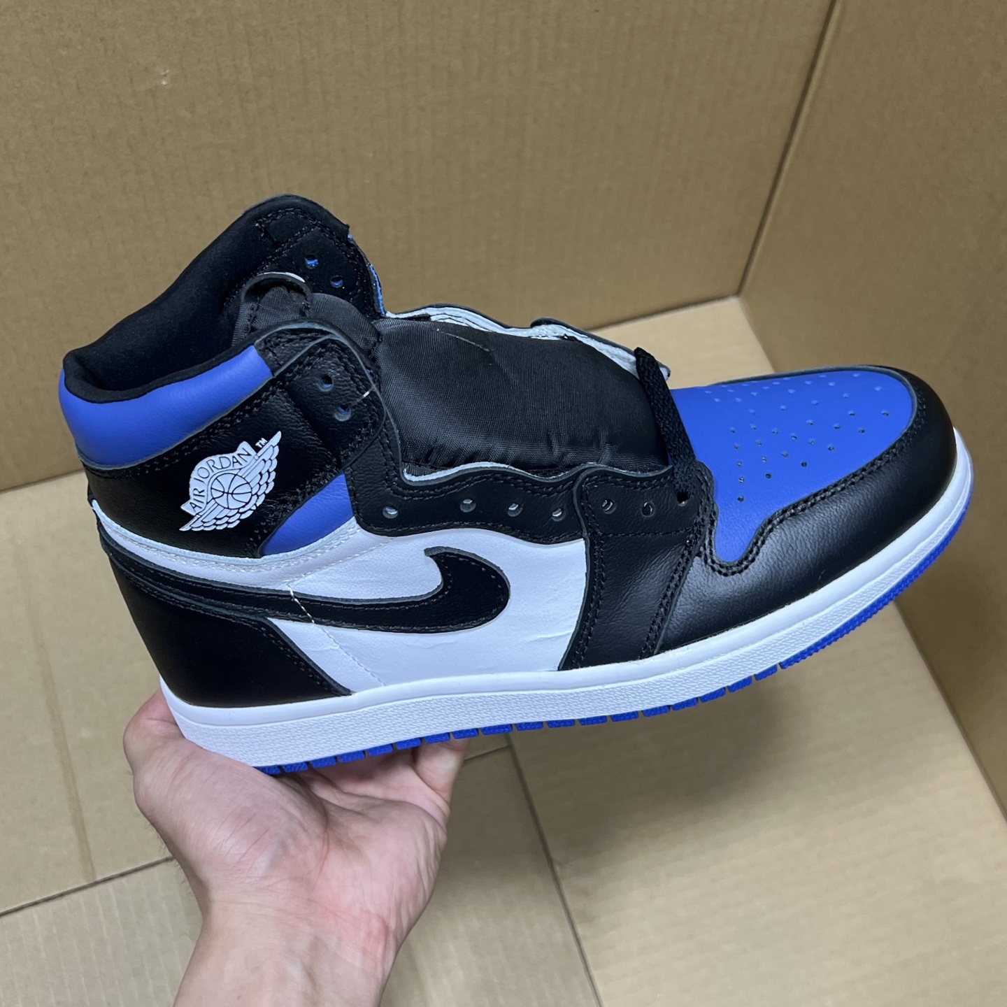 Air Jordan 1 Retro High OG 'Taxi' Yellow Black White Sneakers 9 i1741376939790 3937 0 0