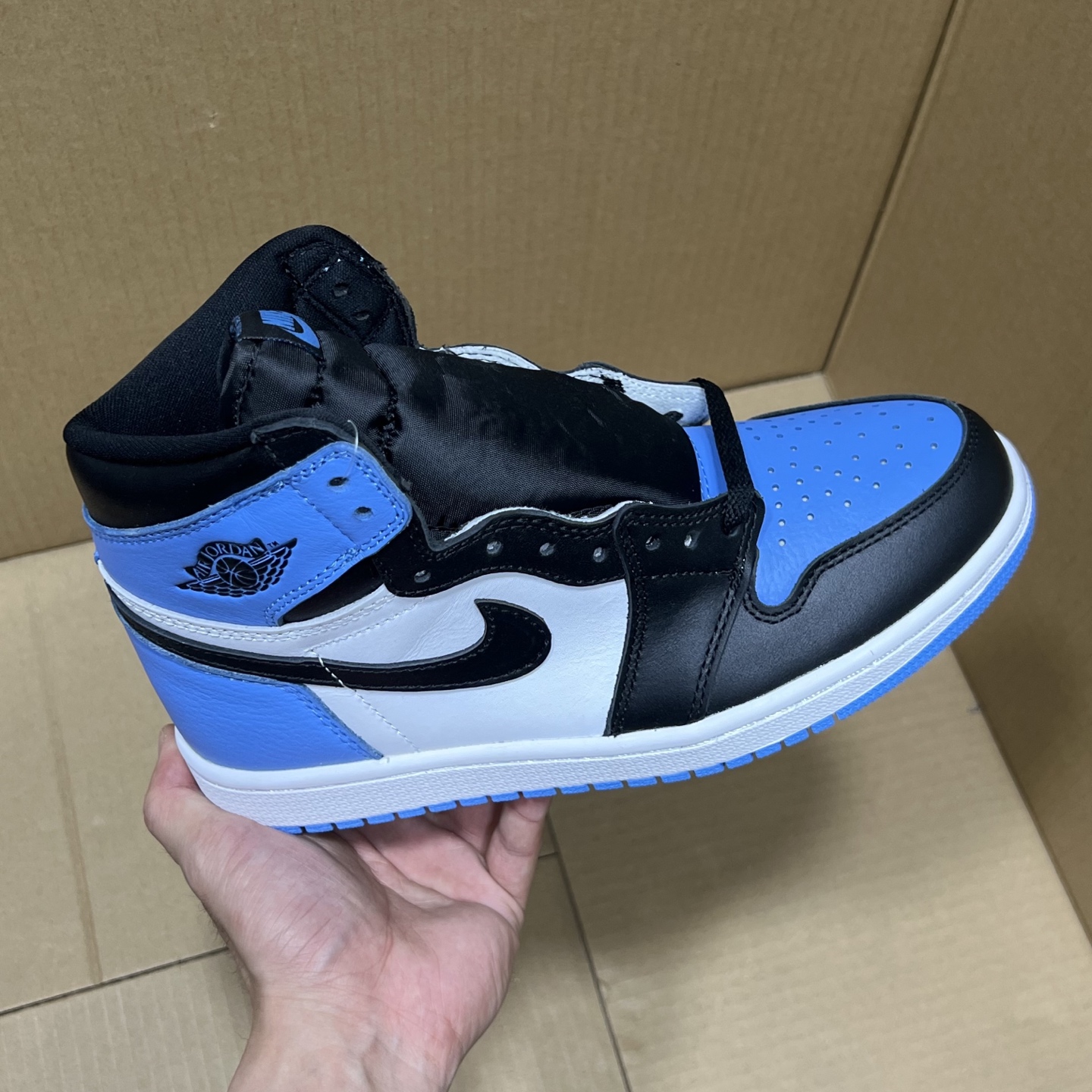 Air Jordan 1 Retro High OG 'Taxi' Yellow Black White Sneakers 10 i1741376957065 2908 0 0