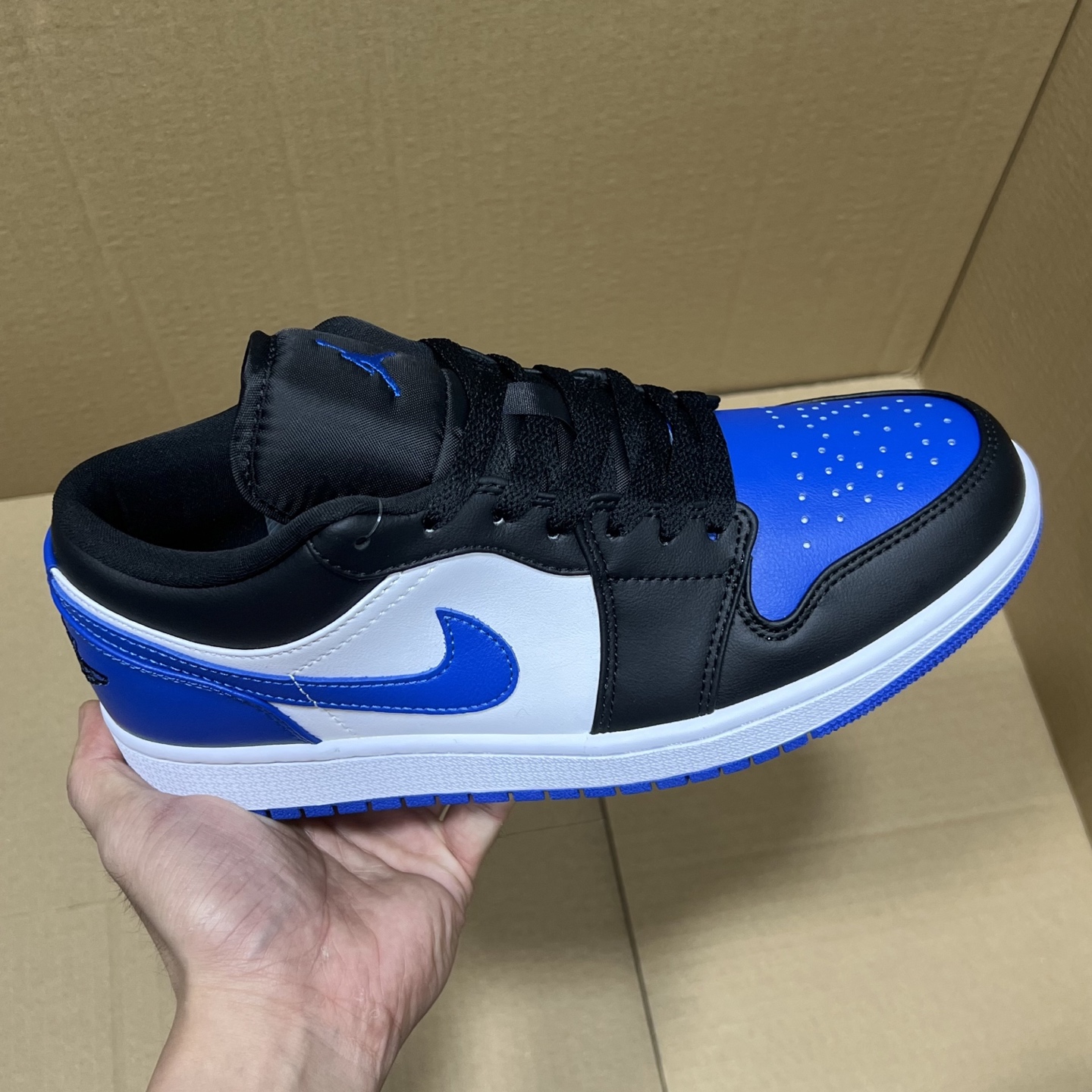 特价💰100
VT版AJ1 低帮特价!
尺码:36-46全码输出!
外贸滞留订单 当下应季款福利!品质 细节 做的相当到位!工厂亏本套现,整单全码放心冲!