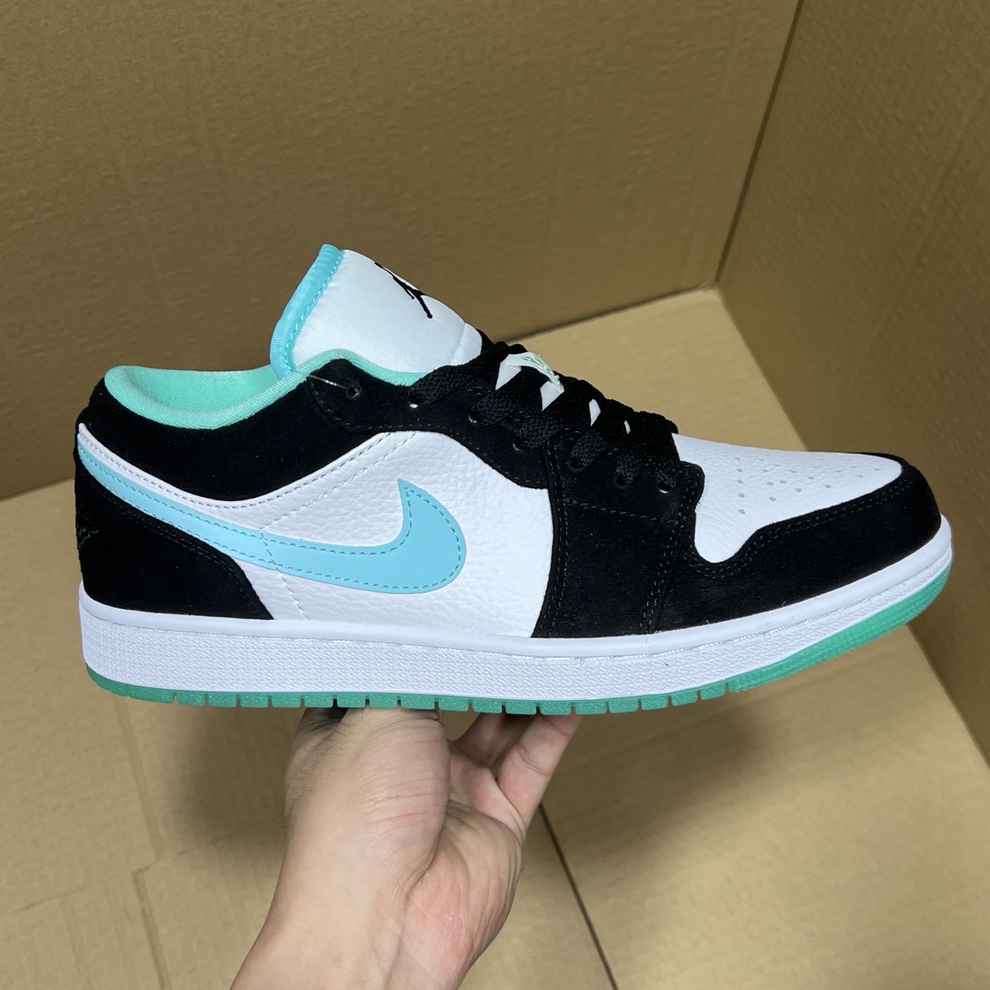 特价💰100
VT版AJ1 低帮特价!
尺码:36-46全码输出!
外贸滞留订单 当下应季款福利!品质 细节 做的相当到位!工厂亏本套现,整单全码放心冲!