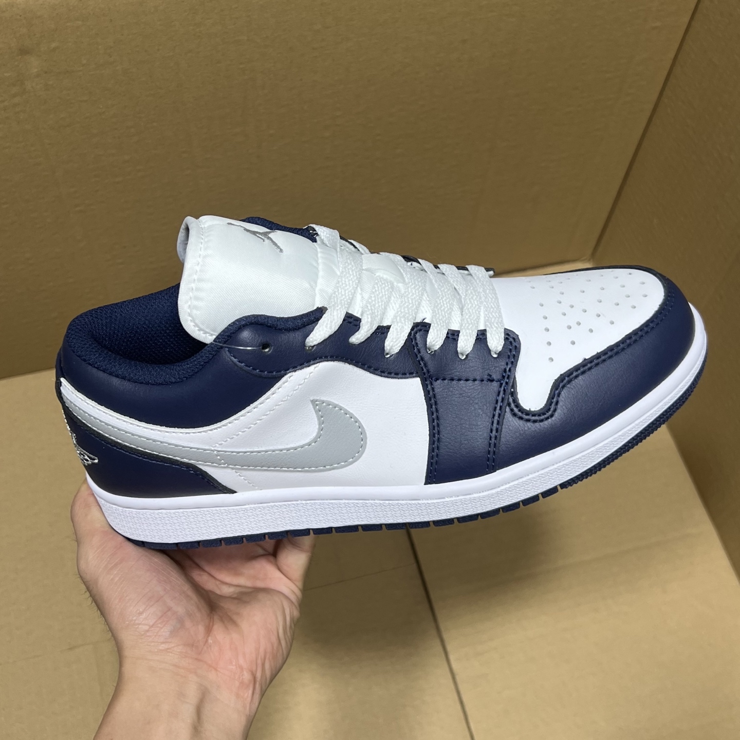 特价💰100
VT版AJ1 低帮特价!
尺码:36-46全码输出!
外贸滞留订单 当下应季款福利!品质 细节 做的相当到位!工厂亏本套现,整单全码放心冲!