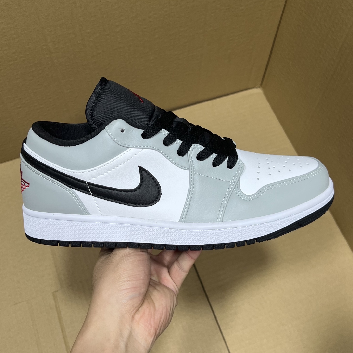 特价💰100
VT版AJ1 低帮特价!
尺码:36-46全码输出!
外贸滞留订单 当下应季款福利!品质 细节 做的相当到位!工厂亏本套现,整单全码放心冲!