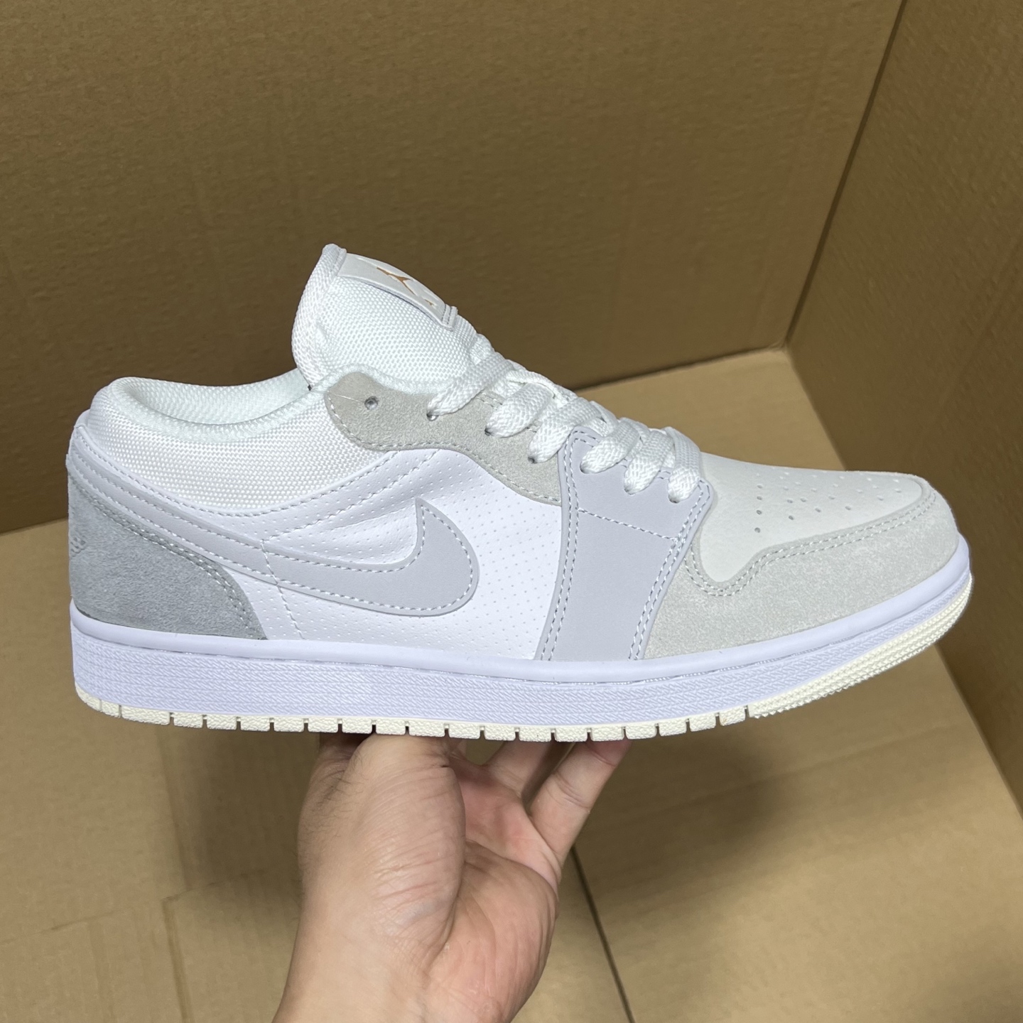 特价💰100
VT版AJ1 低帮特价!
尺码:36-46全码输出!
外贸滞留订单 当下应季款福利!品质 细节 做的相当到位!工厂亏本套现,整单全码放心冲!