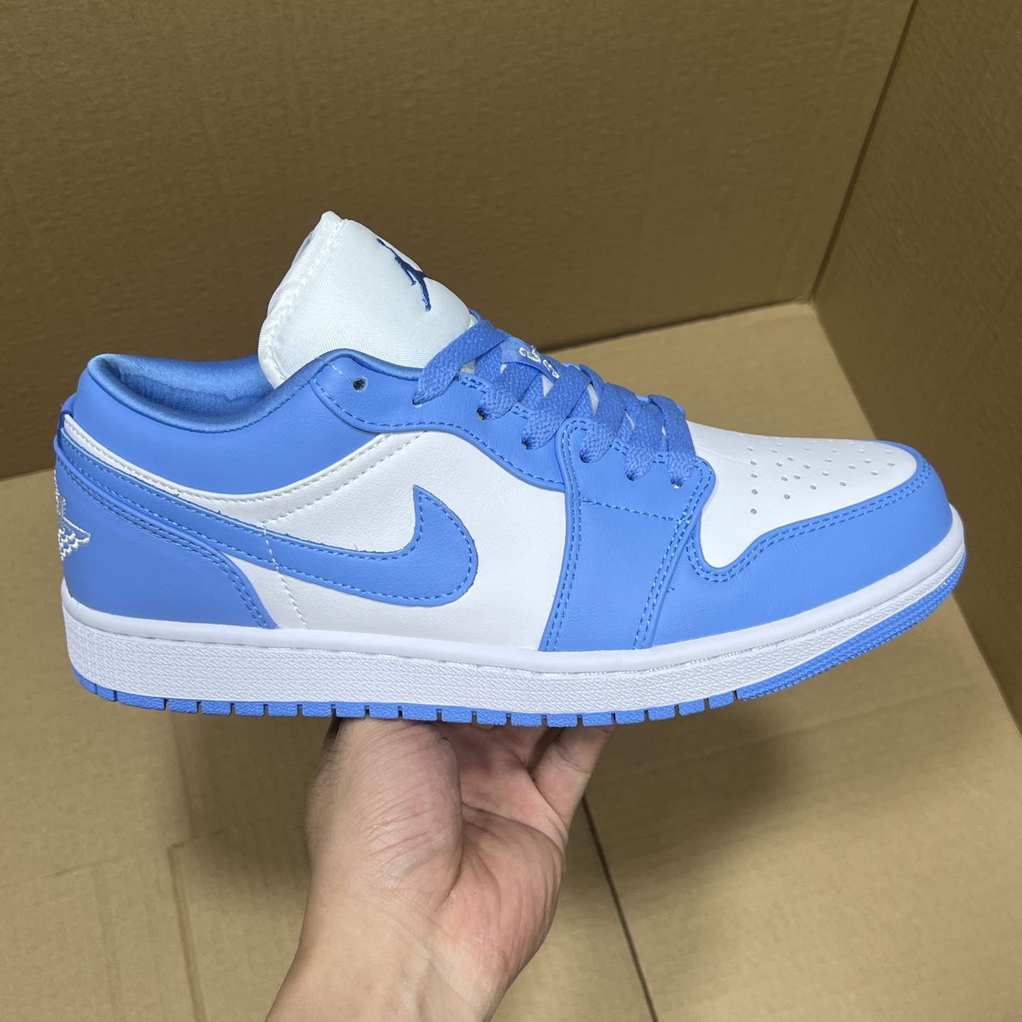 特价💰100
VT版AJ1 低帮特价!
尺码:36-46全码输出!
外贸滞留订单 当下应季款福利!品质 细节 做的相当到位!工厂亏本套现,整单全码放心冲!