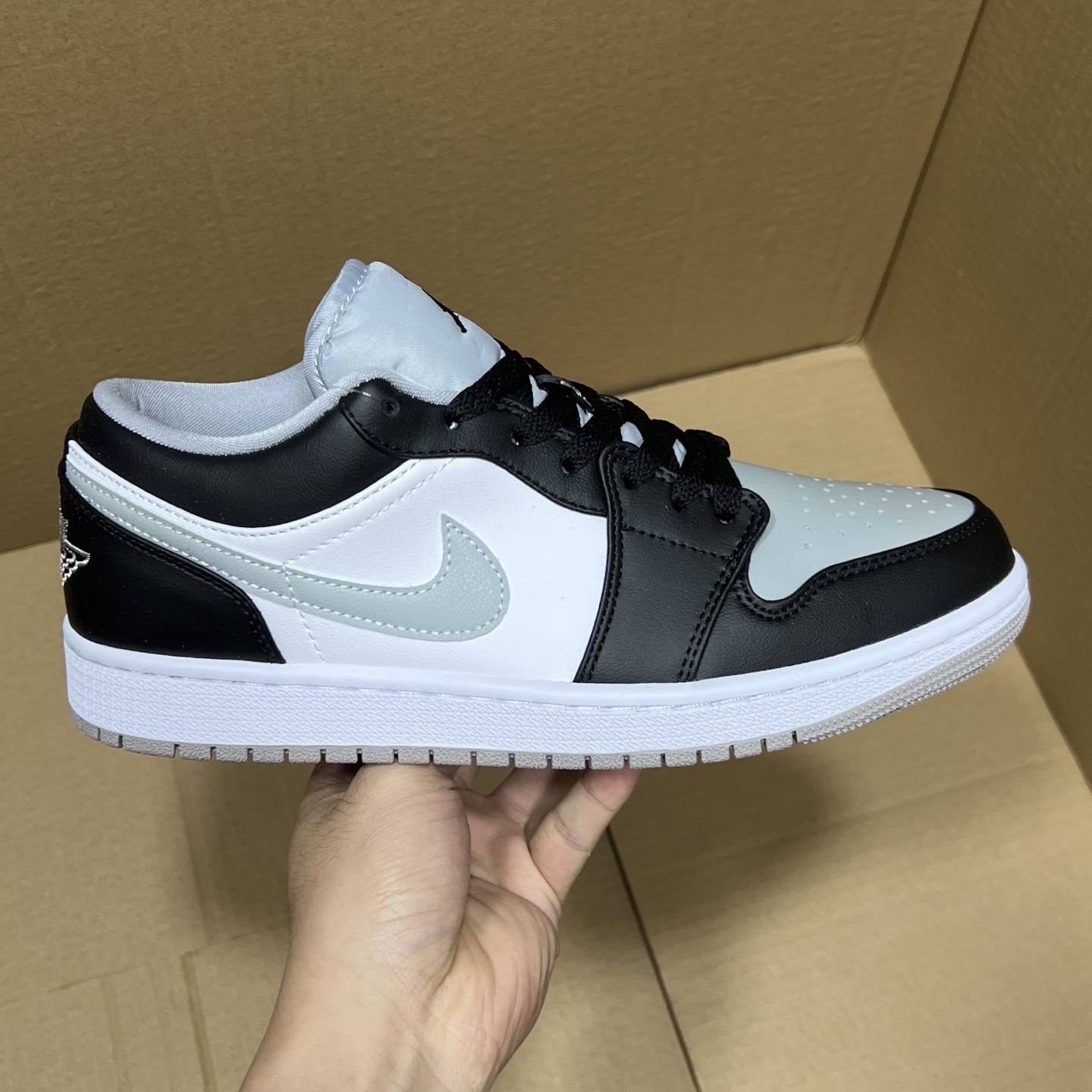 特价💰100
VT版AJ1 低帮特价!
尺码:36-46全码输出!
外贸滞留订单 当下应季款福利!品质 细节 做的相当到位!工厂亏本套现,整单全码放心冲!