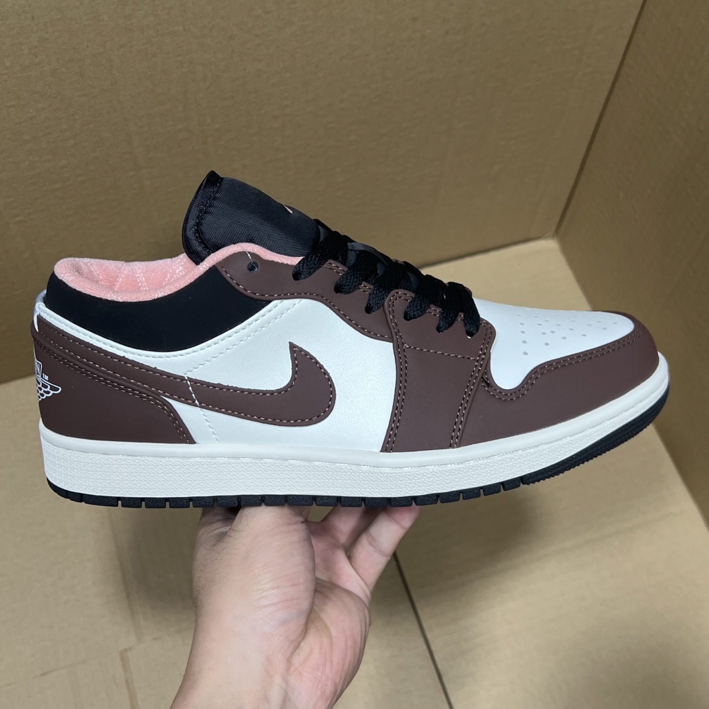 特价💰100
VT版AJ1 低帮特价!
尺码:36-46全码输出!
外贸滞留订单 当下应季款福利!品质 细节 做的相当到位!工厂亏本套现,整单全码放心冲!