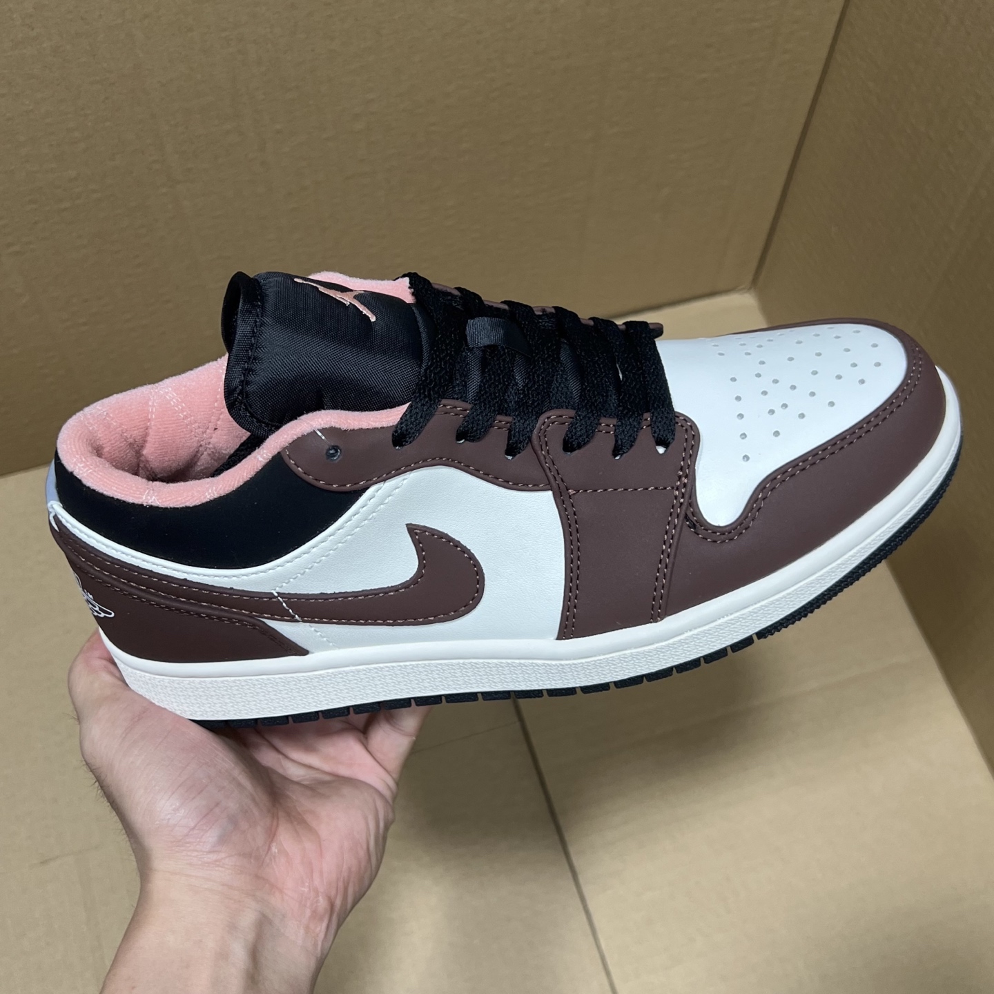 特价💰100
VT版AJ1 低帮特价!
尺码:36-46全码输出!
外贸滞留订单 当下应季款福利!品质 细节 做的相当到位!工厂亏本套现,整单全码放心冲!