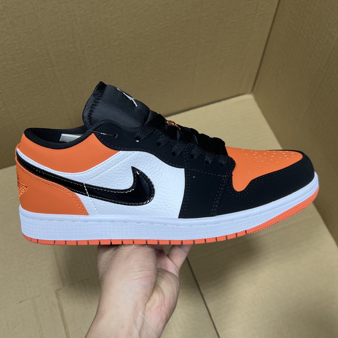 特价💰100
VT版AJ1 低帮特价!
尺码:36-46全码输出!
外贸滞留订单 当下应季款福利!品质 细节 做的相当到位!工厂亏本套现,整单全码放心冲!