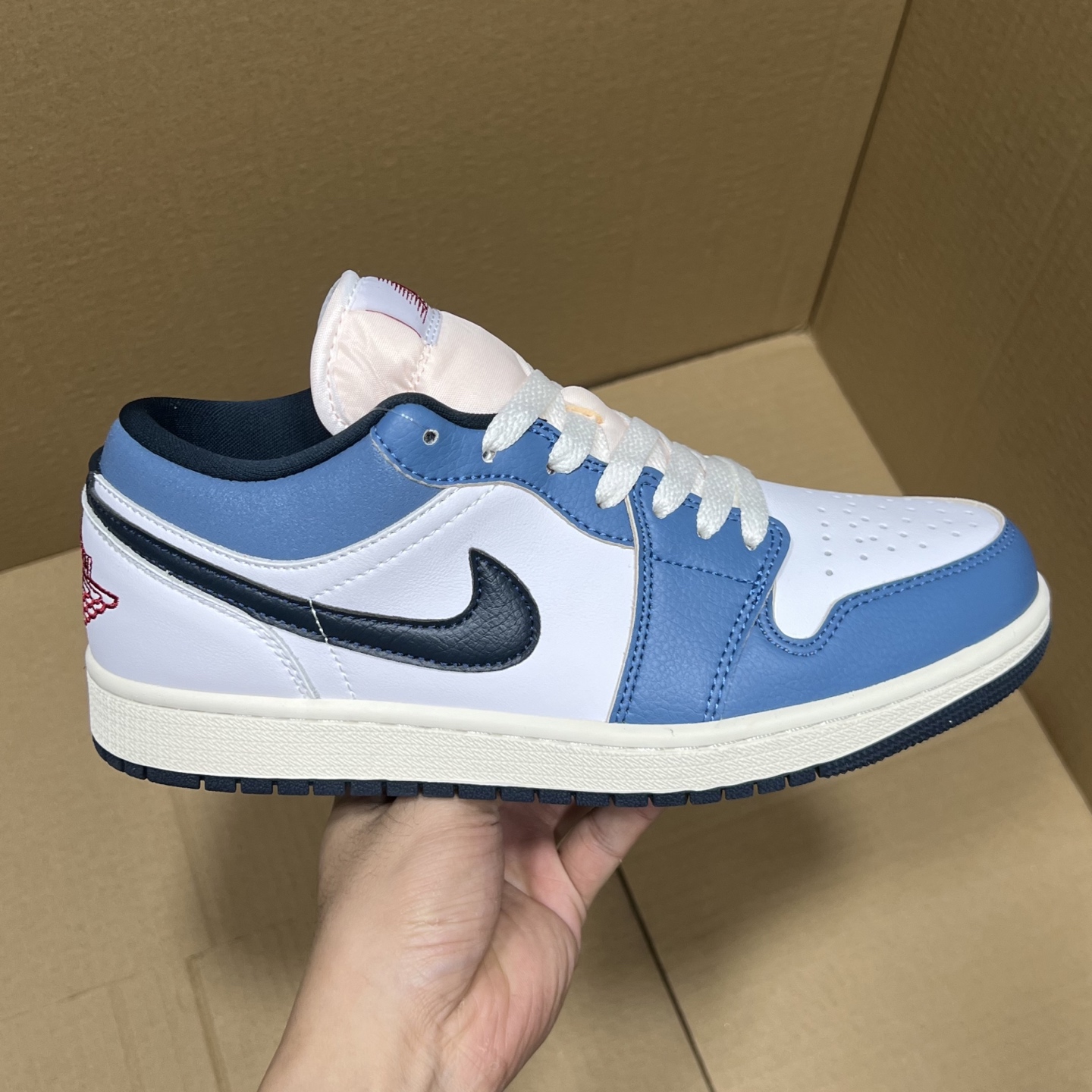 特价💰100
VT版AJ1 低帮特价!
尺码:36-46全码输出!
外贸滞留订单 当下应季款福利!品质 细节 做的相当到位!工厂亏本套现,整单全码放心冲!