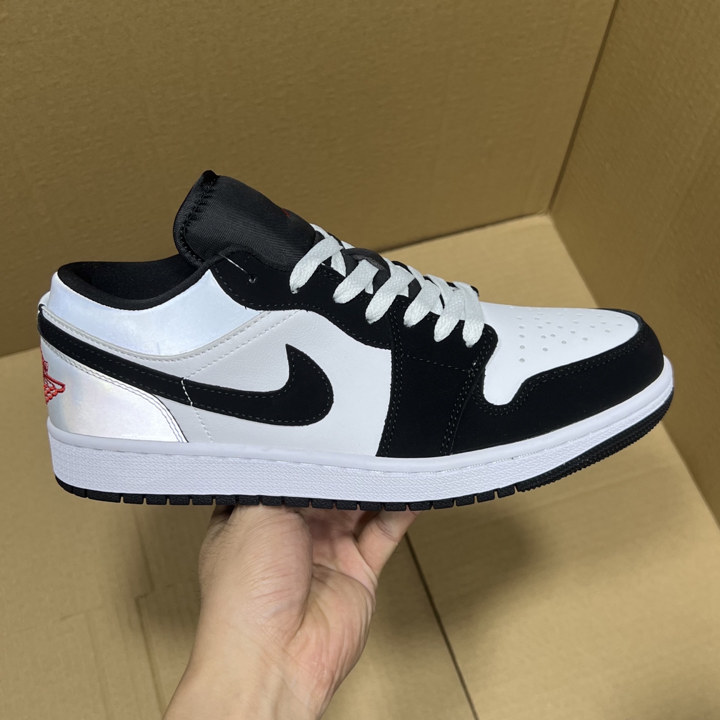 特价💰100
VT版AJ1 低帮特价!
尺码:36-46全码输出!
外贸滞留订单 当下应季款福利!品质 细节 做的相当到位!工厂亏本套现,整单全码放心冲!