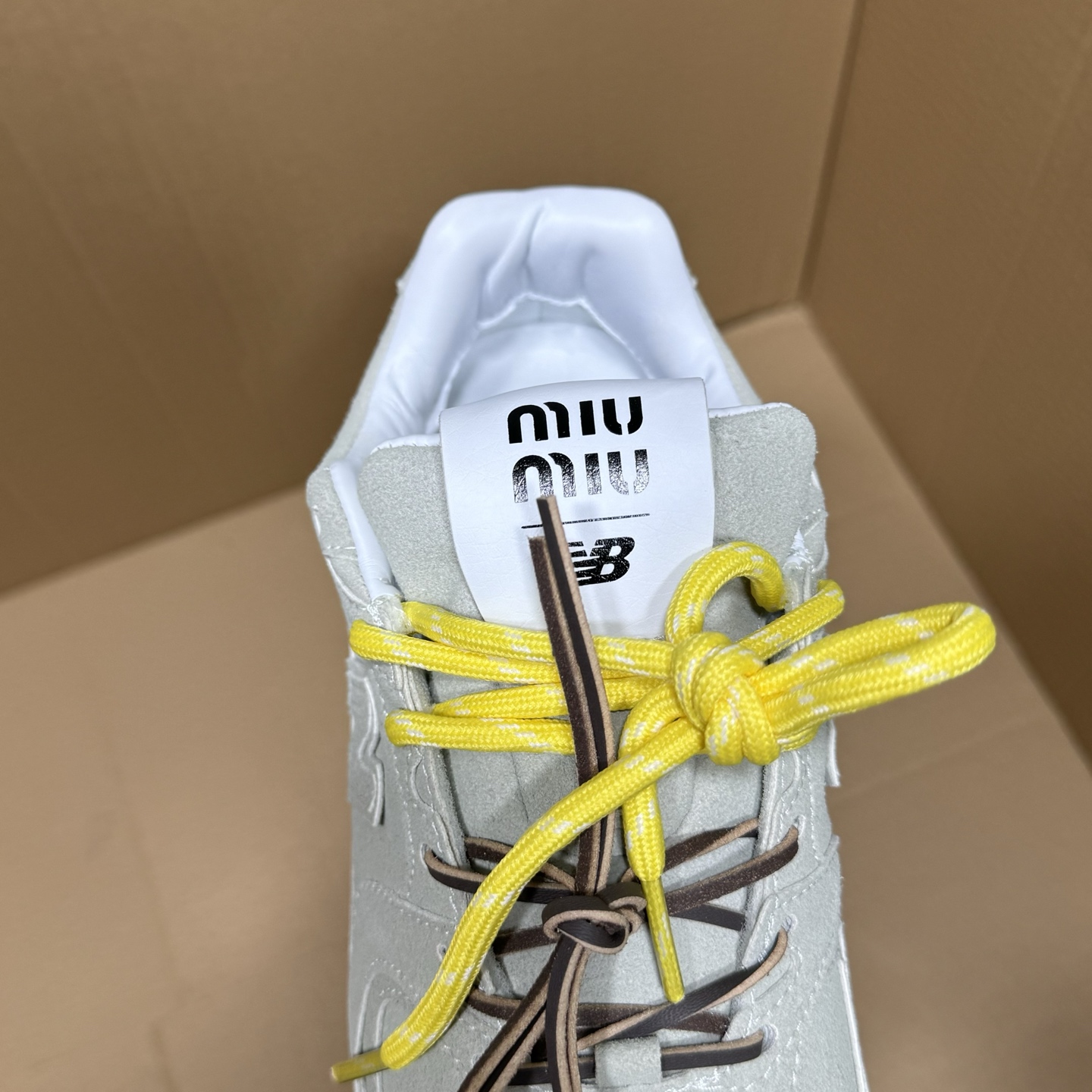 
NB联名miumiu特价新配色！
尺码：35.5-45，全码输出！
品质 价格 都是行业性价比天花板存