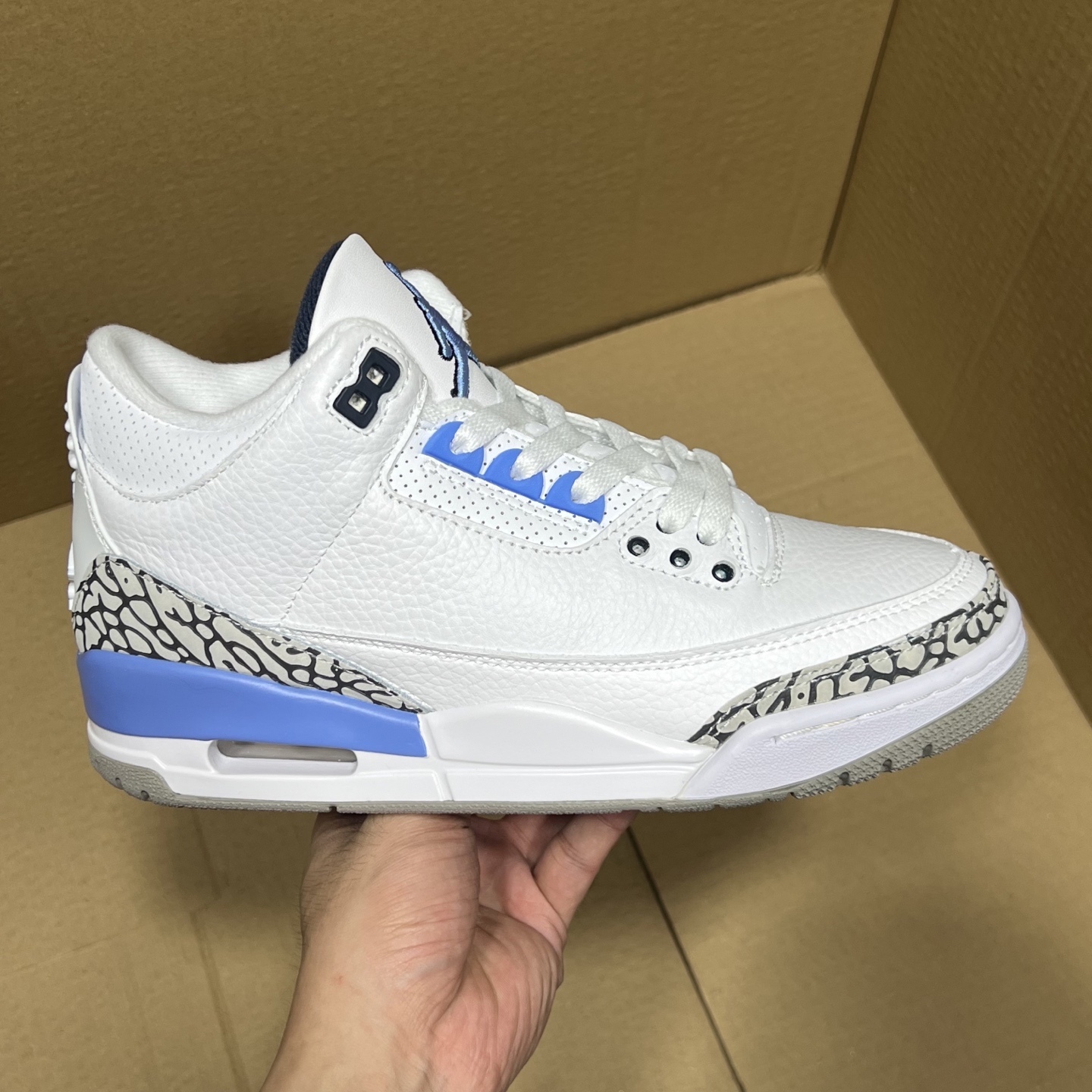 💰280 特价【i8纯原】AJ3系列特价！ 原价360 纯原福利，老牌大厂出品！ 卖过的都知道，绝对是好货福利！喜欢的可以入手！ 货号：CT8532-104 尺码：40-47  编码：1001-莆田鞋