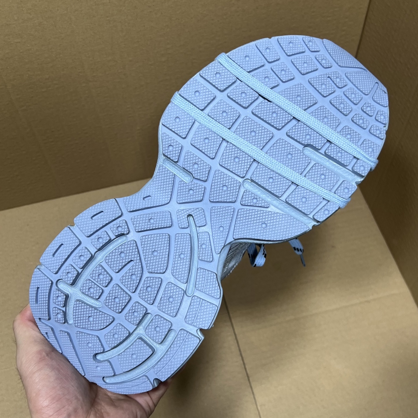 福利特价 
 Balenciaga 巴黎世家 3XL 颜色自取
货号：性价比
尺码：35 36 37 3
