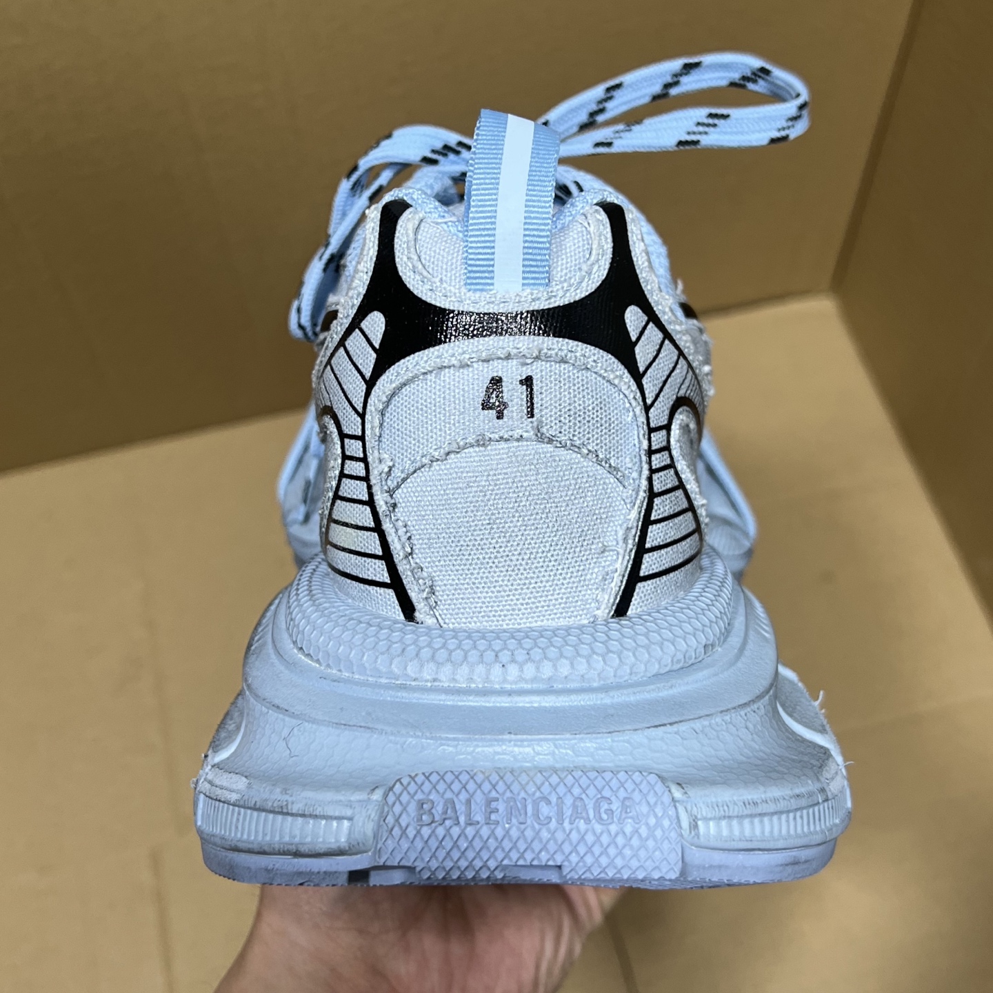福利特价 
 Balenciaga 巴黎世家 3XL 颜色自取
货号：性价比
尺码：35 36 37 3