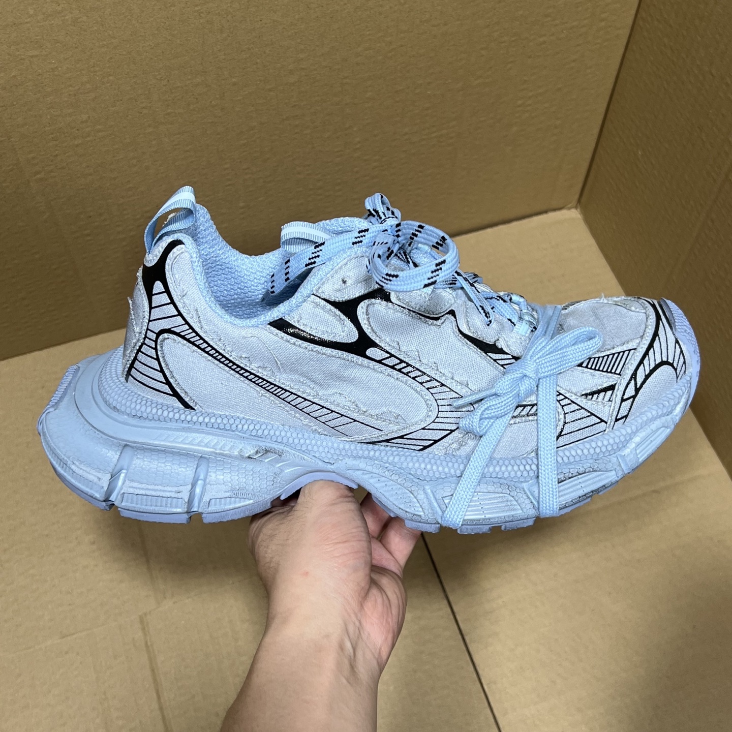 福利特价 
 Balenciaga 巴黎世家 3XL 颜色自取
货号：性价比
尺码：35 36 37 3