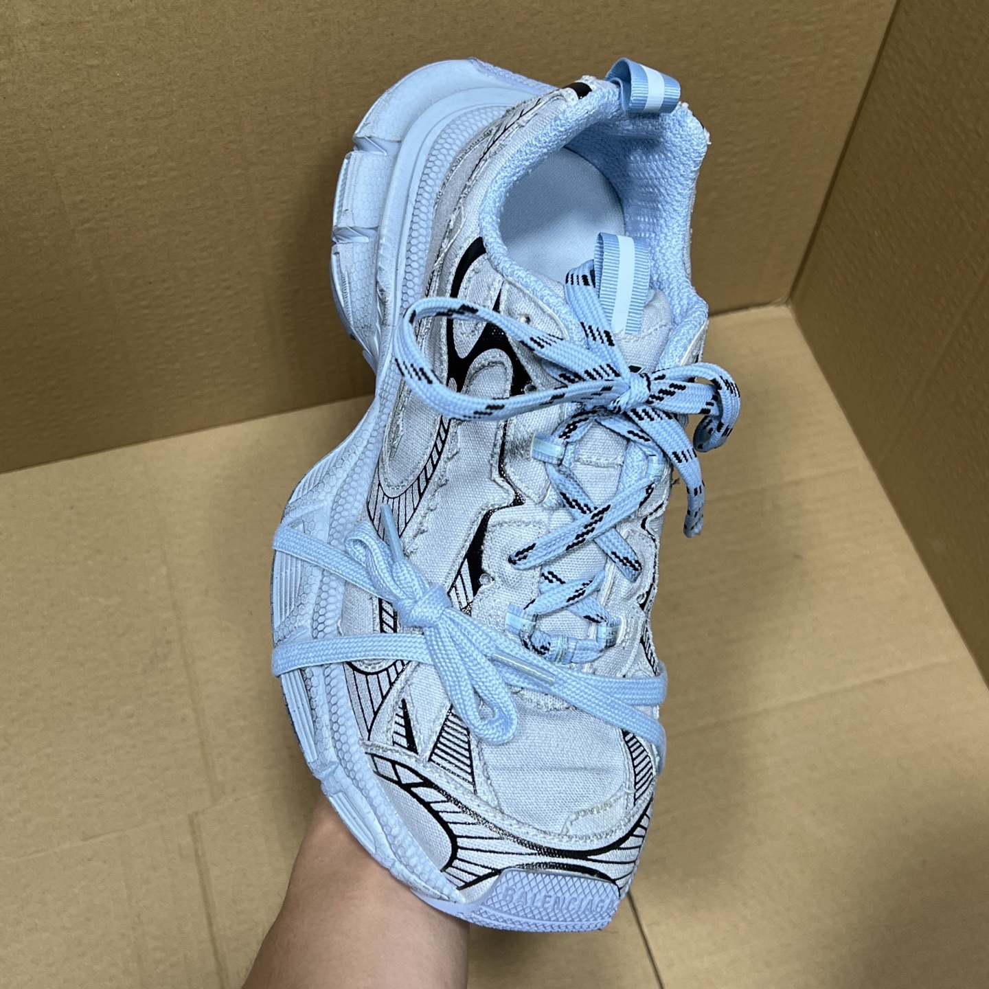 福利特价 
 Balenciaga 巴黎世家 3XL 颜色自取
货号：性价比
尺码：35 36 37 3