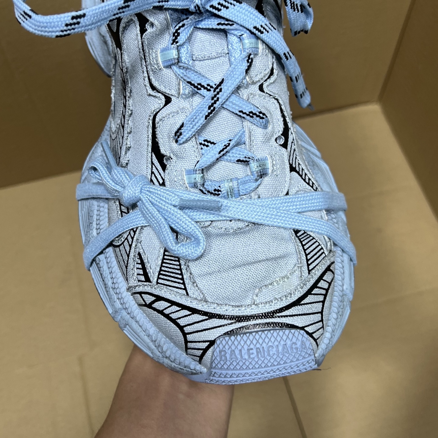 福利特价 
 Balenciaga 巴黎世家 3XL 颜色自取
货号：性价比
尺码：35 36 37 3