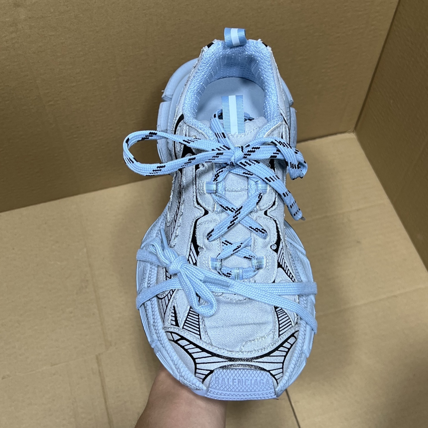 福利特价 
 Balenciaga 巴黎世家 3XL 颜色自取
货号：性价比
尺码：35 36 37 3