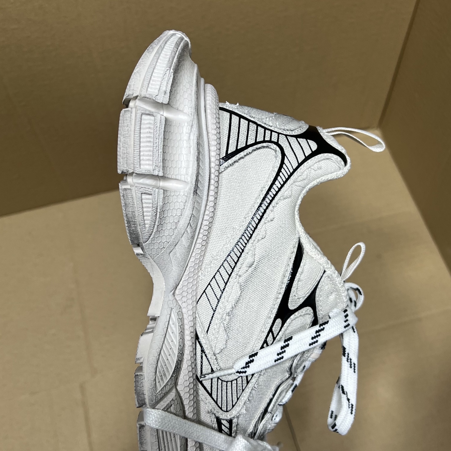 福利特价 
 Balenciaga 巴黎世家 3XL 颜色自取
货号：性价比
尺码：35 36 37 3