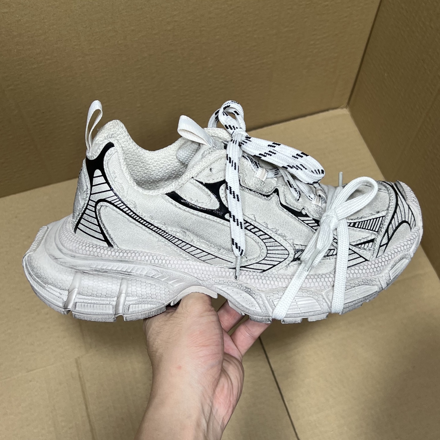 福利特价 
 Balenciaga 巴黎世家 3XL 颜色自取
货号：性价比
尺码：35 36 37 3